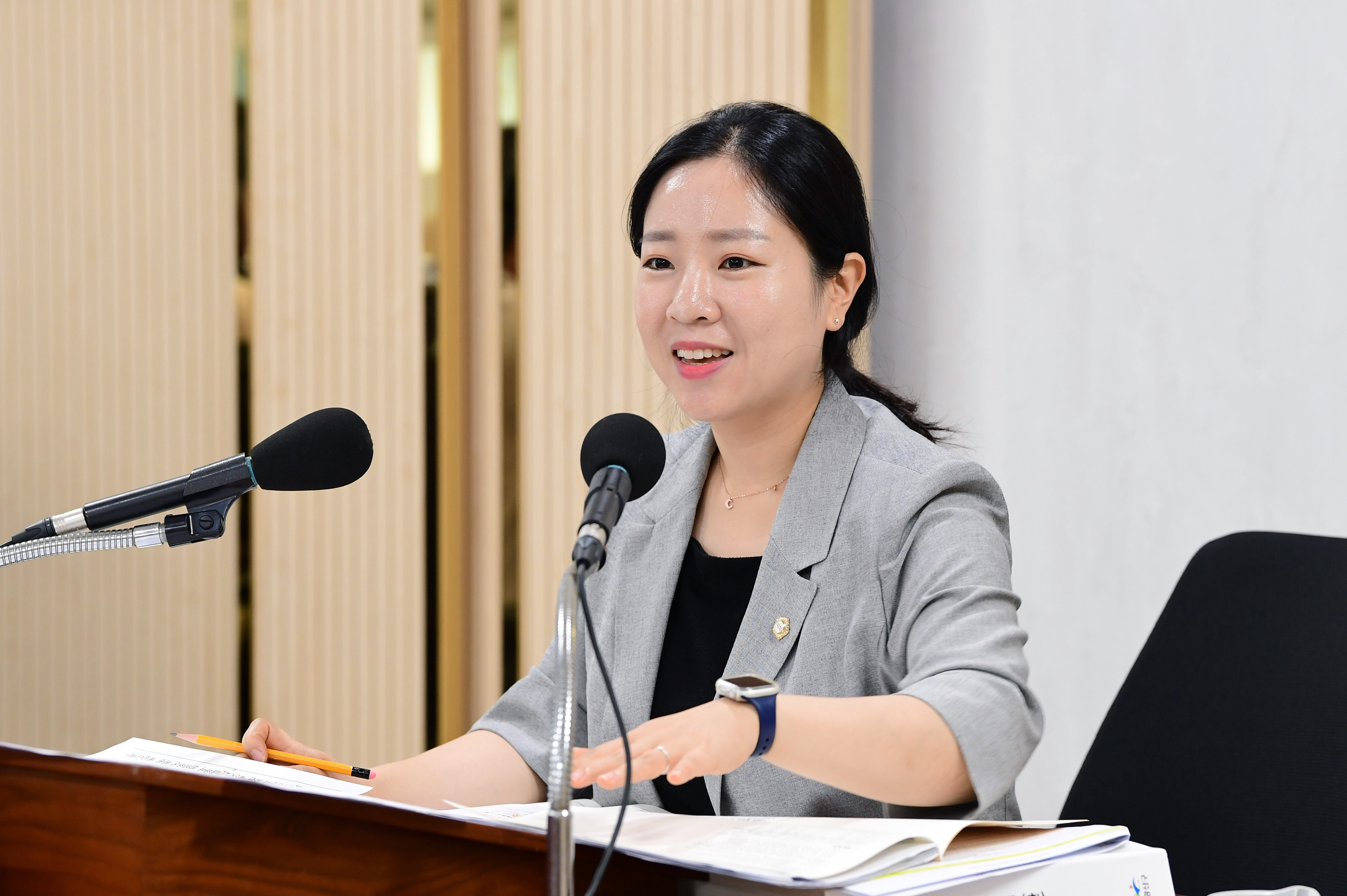 제299회 임시회 예산결산특별위원회 회의 첨부이미지 : 20250912 제299회 임시회 예산결산특별위원회 회의(_25 제2차 추경 심사) (28).jpg