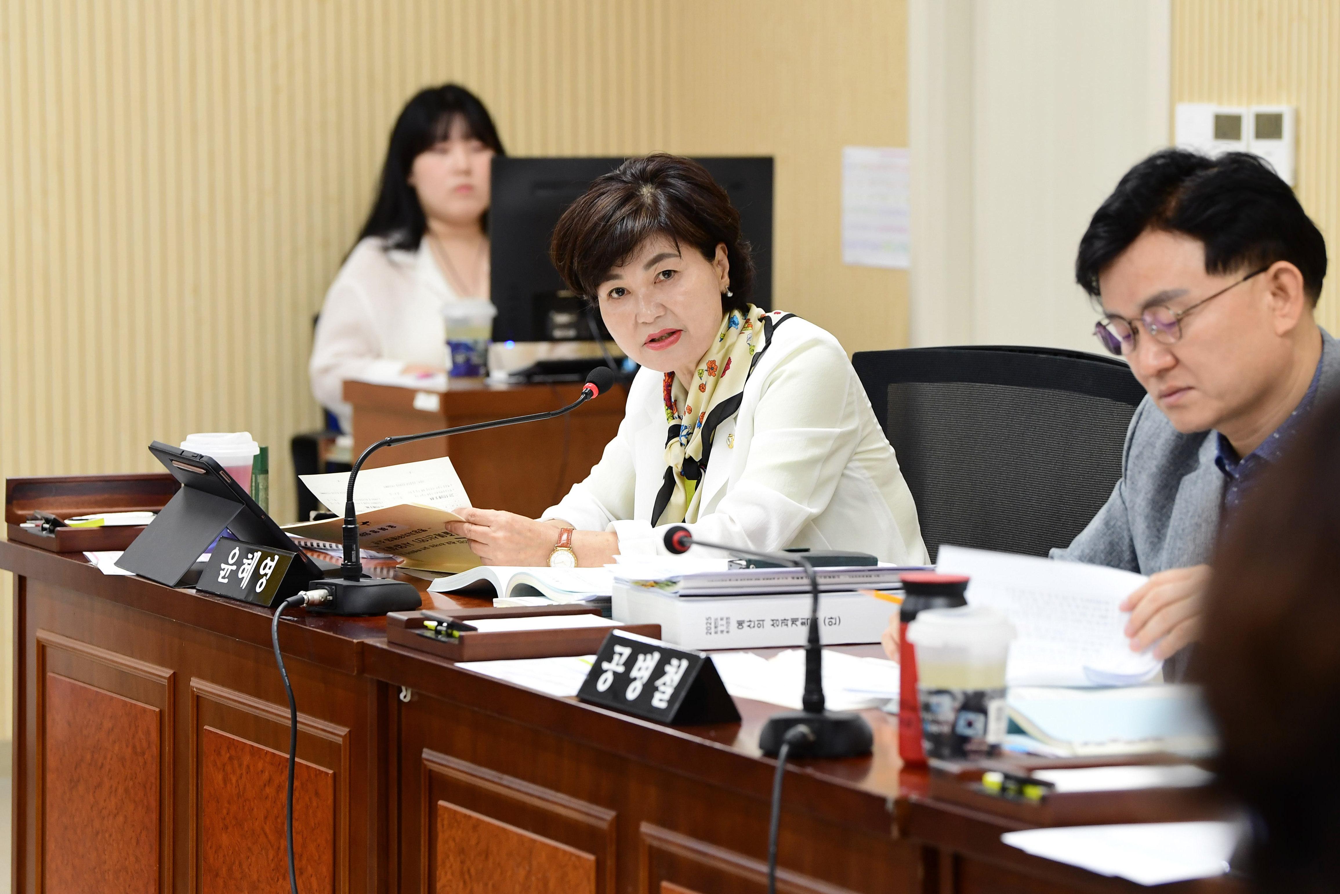 제299회 임시회 예산결산특별위원회 회의 첨부이미지 : 20250912 제299회 임시회 예산결산특별위원회 회의(_25 제2차 추경 심사) (17).jpg