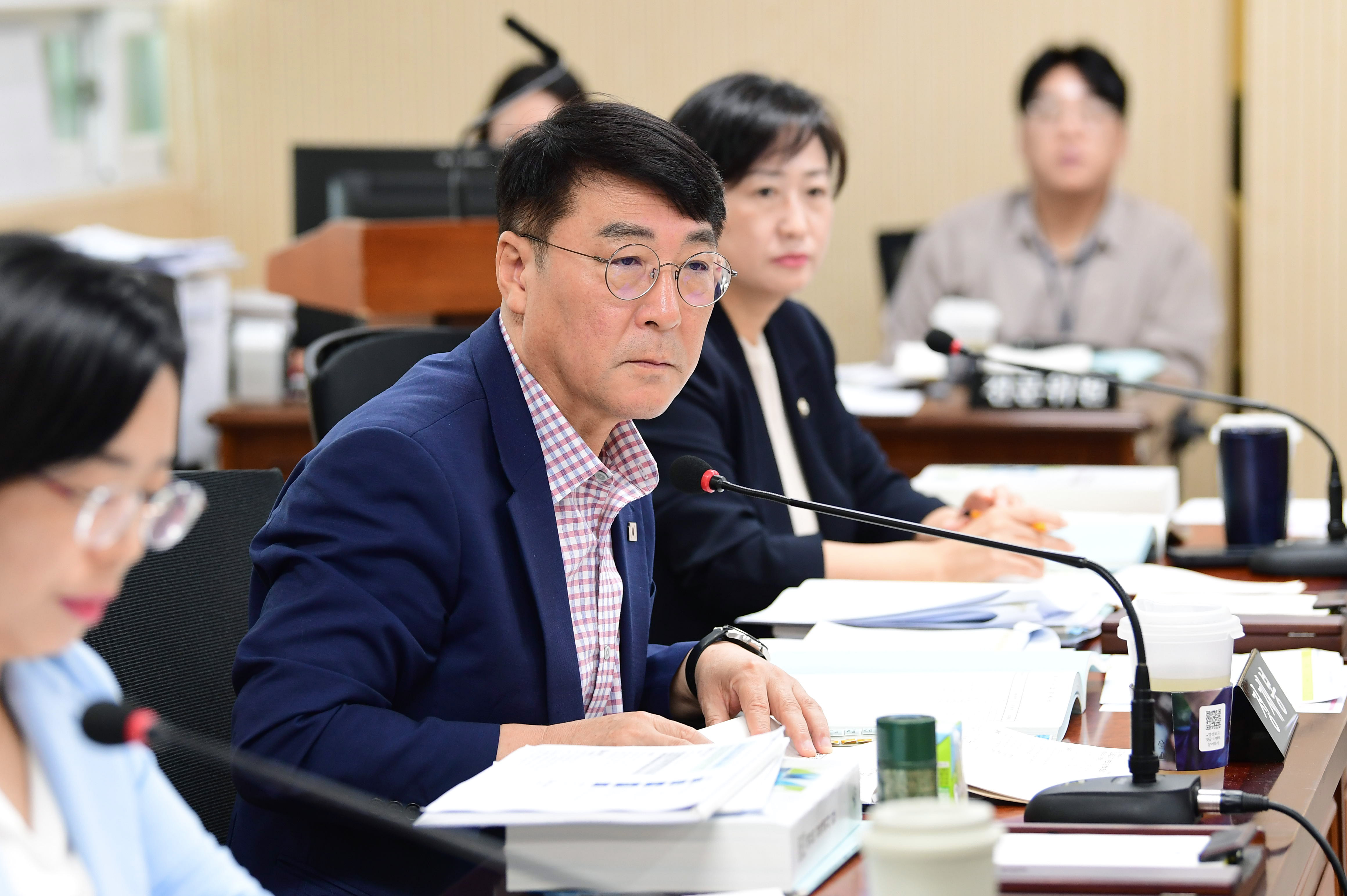 제299회 임시회 예산결산특별위원회 회의 첨부이미지 : 20250912 제299회 임시회 예산결산특별위원회 회의(_25 제2차 추경 심사) (13).jpg