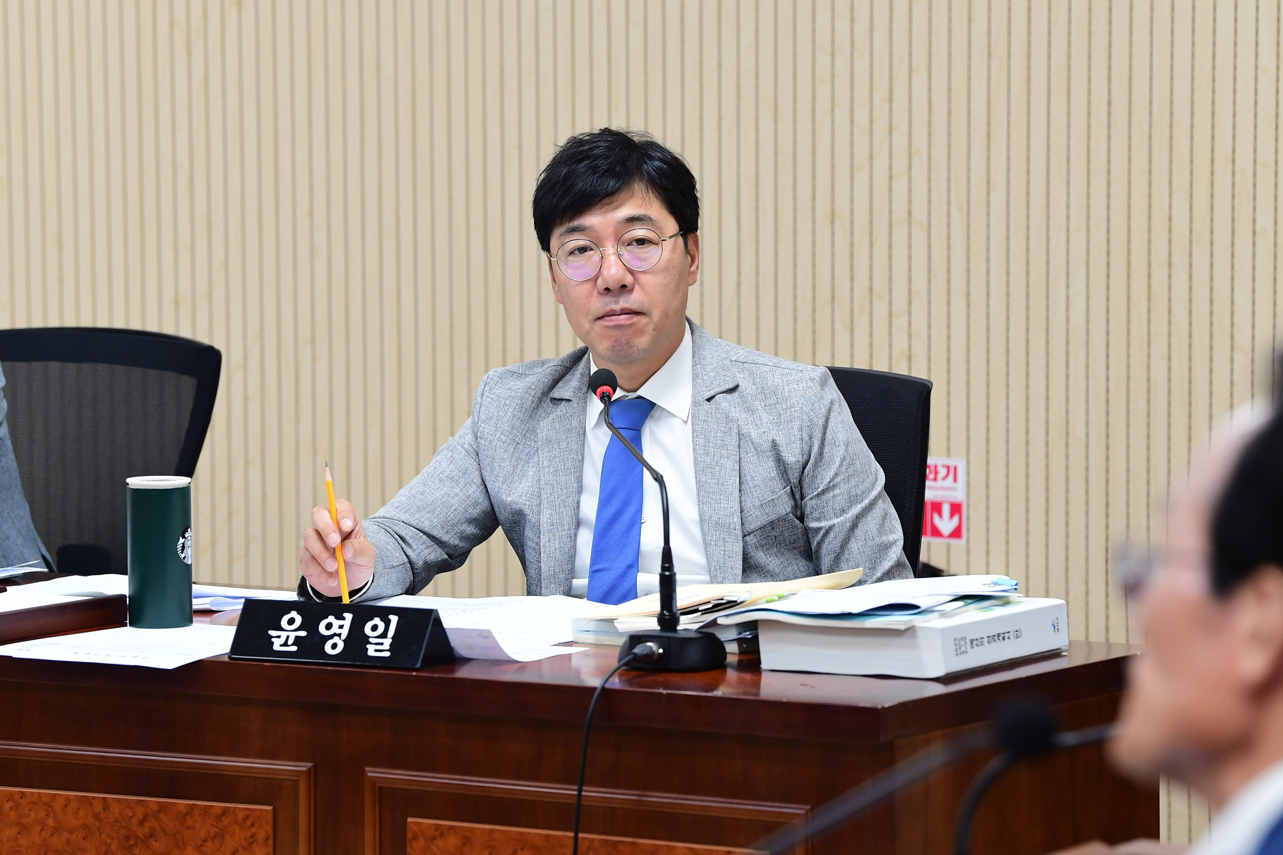 제299회 임시회 예산결산특별위원회 회의 첨부이미지 : 20250912 제299회 임시회 예산결산특별위원회 회의(_25 제2차 추경 심사) (43).jpg