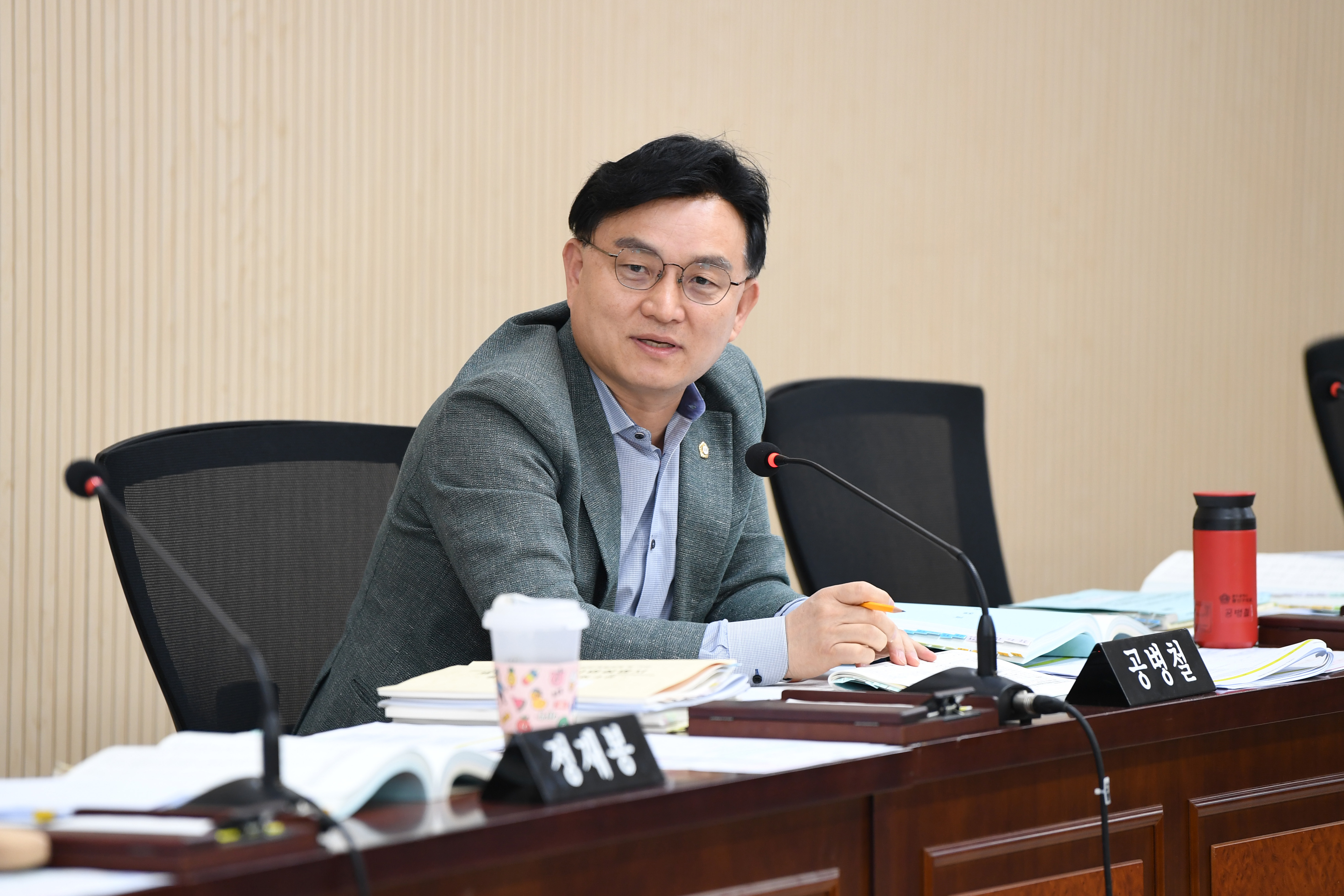 제296회 임시회 예산결산특별위원회 회의 첨부이미지 : 20250507 제296회 임시회 예산결산특별위원회 회의('25 제1차 추경 심사) (16).jpg