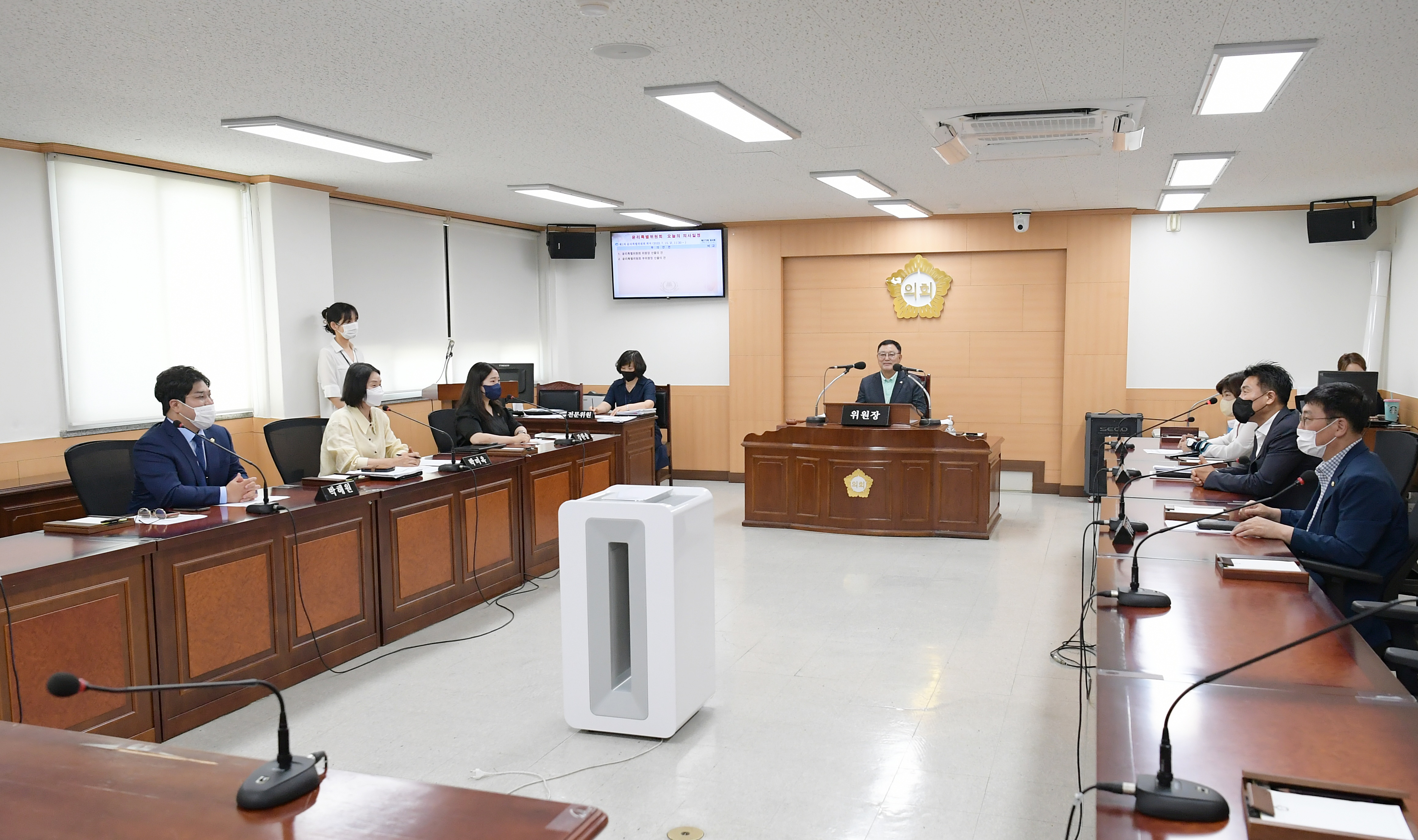 제273회 임시회 윤리특별위원회 회의 첨부이미지 : 20220715 제273회 임시회 윤리특별위원회 회의(위원장,부위원장 선출)  (17).JPG