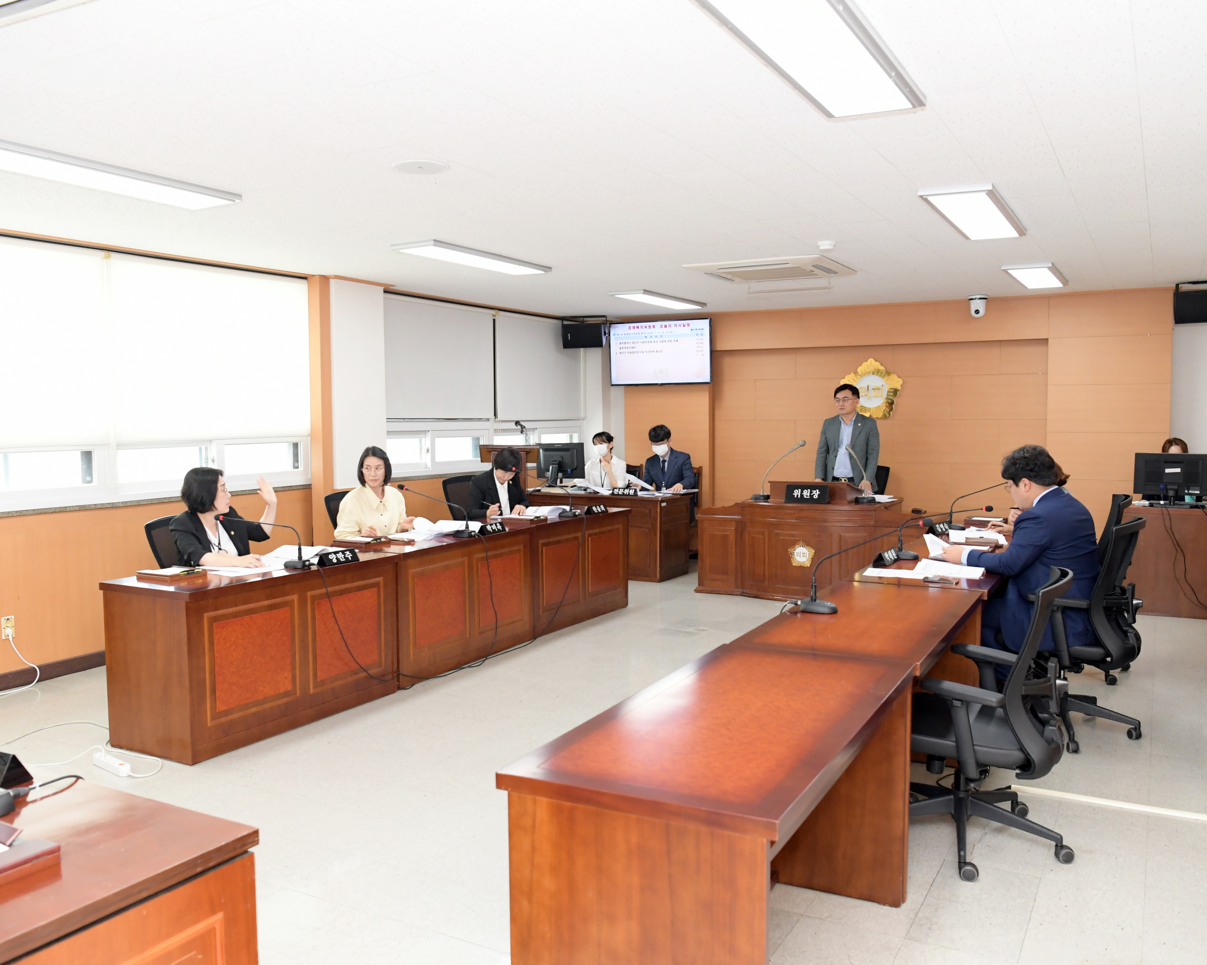  제273회 임시회 경제복지위원회 회의 첨부이미지 : 20220715 제273회 임시회 위원회별 회의_경제복지위원회  (16).JPG