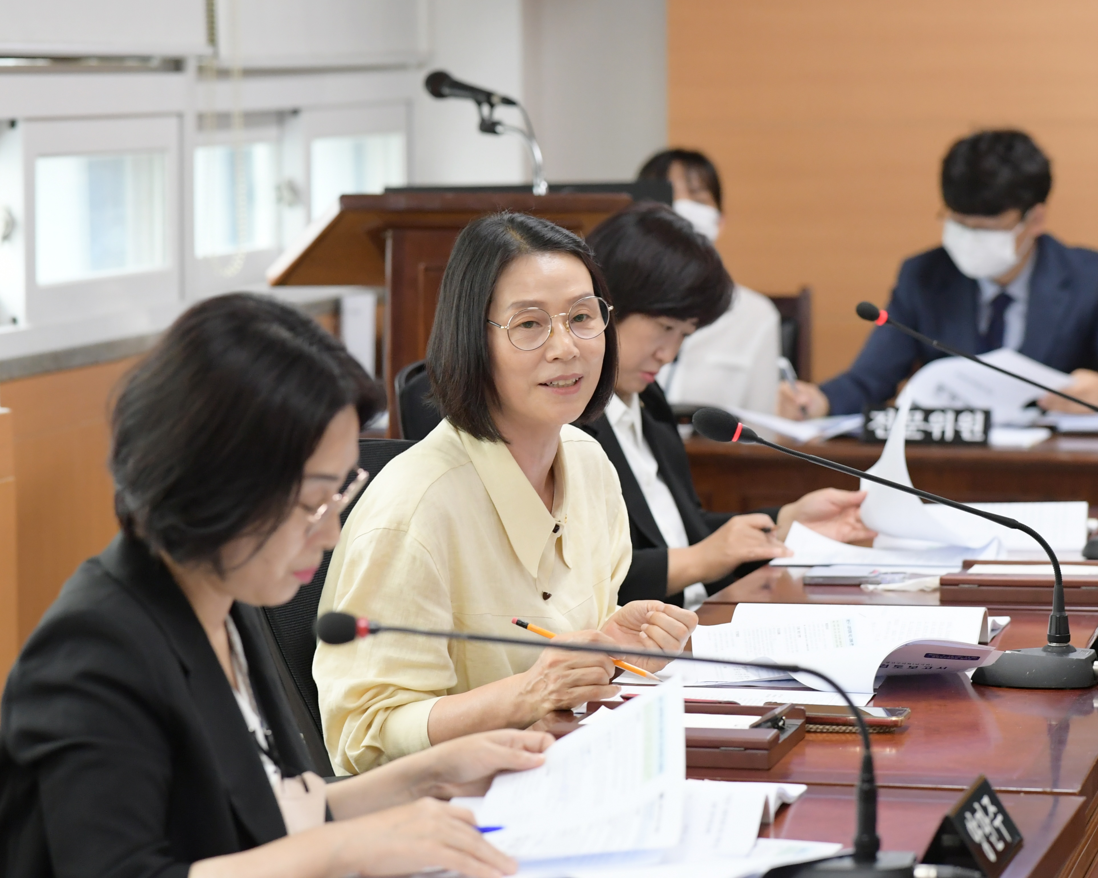  제273회 임시회 경제복지위원회 회의 첨부이미지 : 20220715 제273회 임시회 위원회별 회의_경제복지위원회  (10).JPG