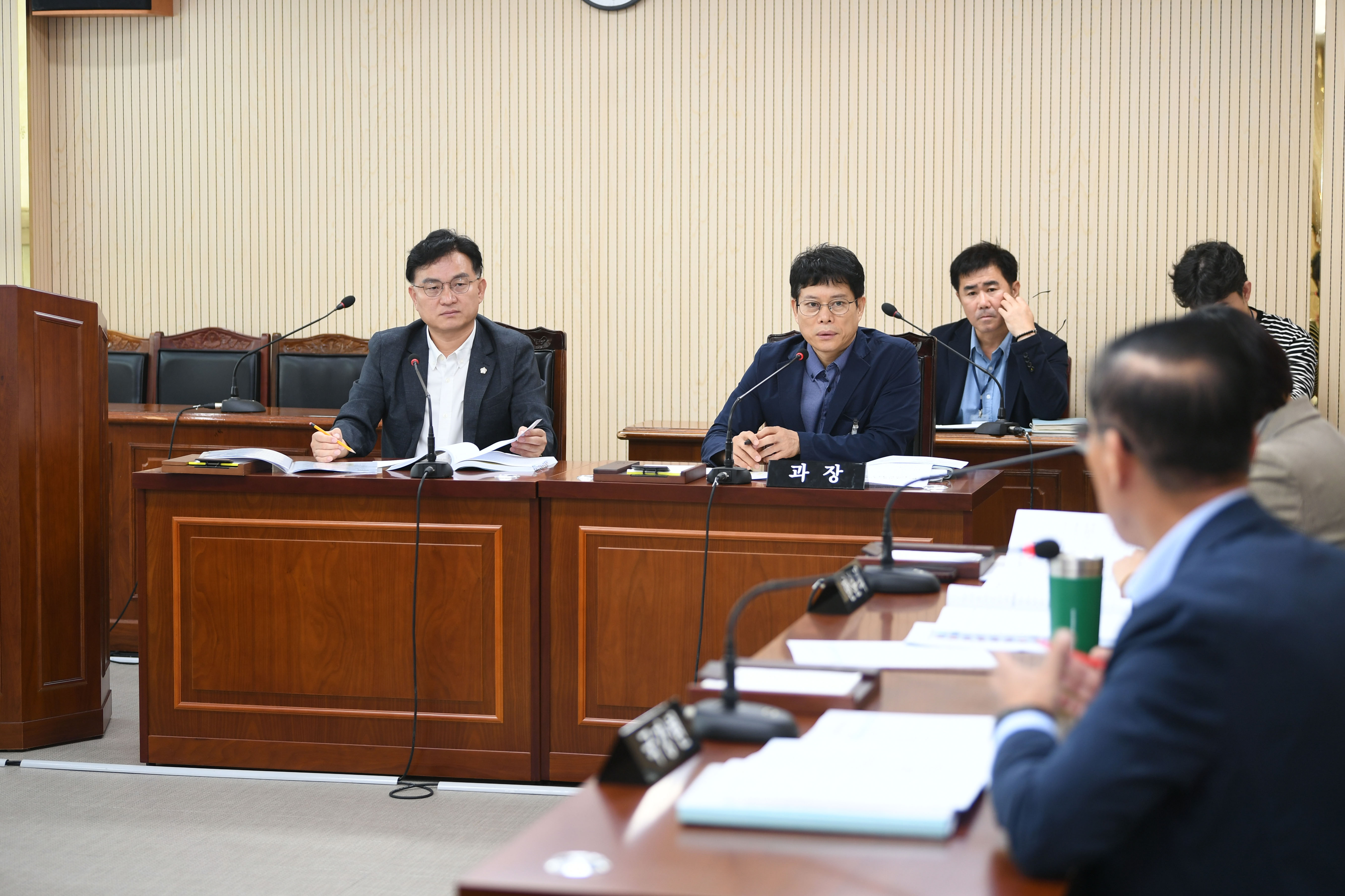 제292회 임시회 시민안전위원회 회의 첨부이미지 : 20241016 제292회 임시회 시민안전위원회 회의(안건심사) (3).jpg