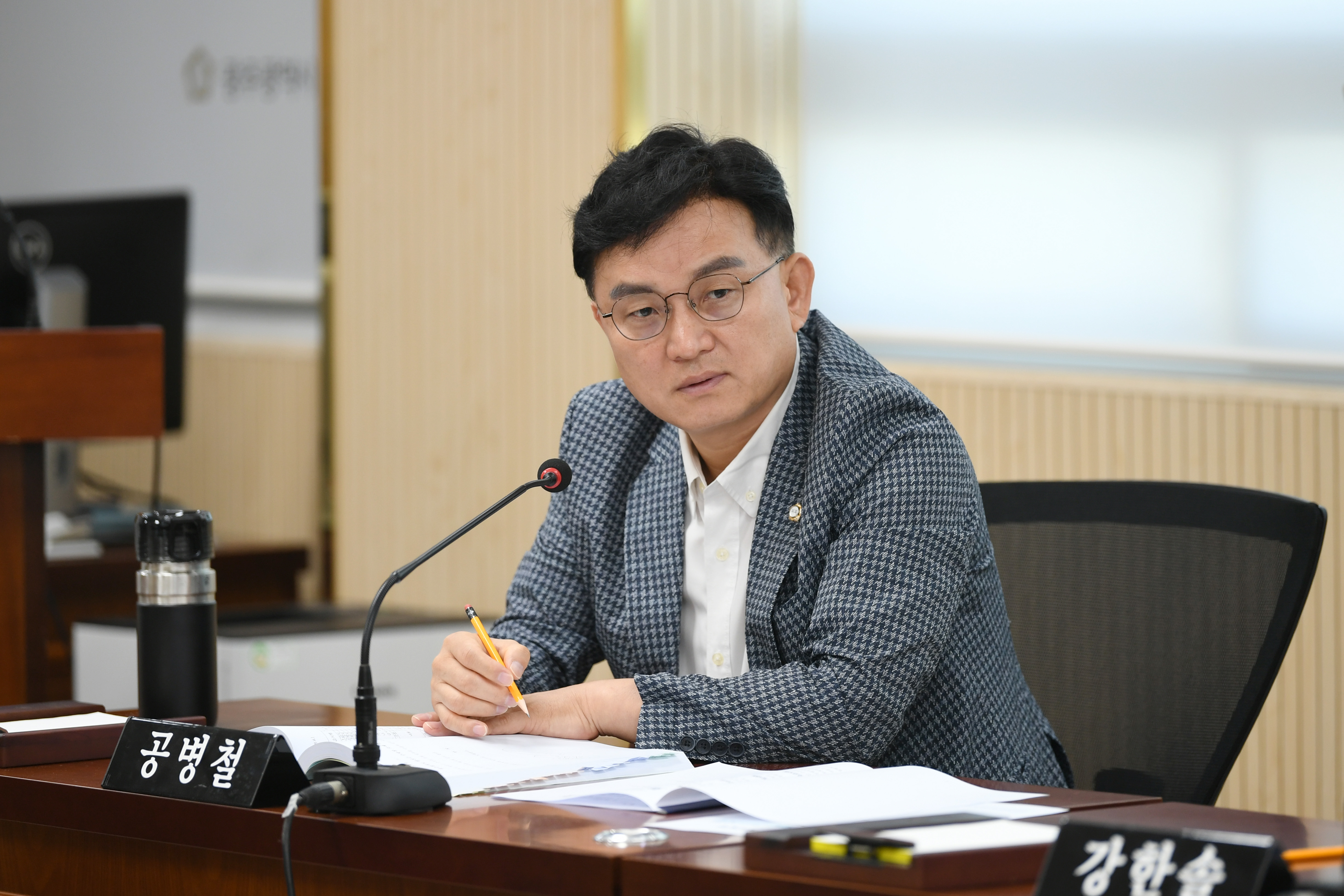 제291회 임시회 시민안전위원회 회의 첨부이미지 : 20240905 제291회 임시회 시민안전위원회 회의(안건심사) (30).jpg