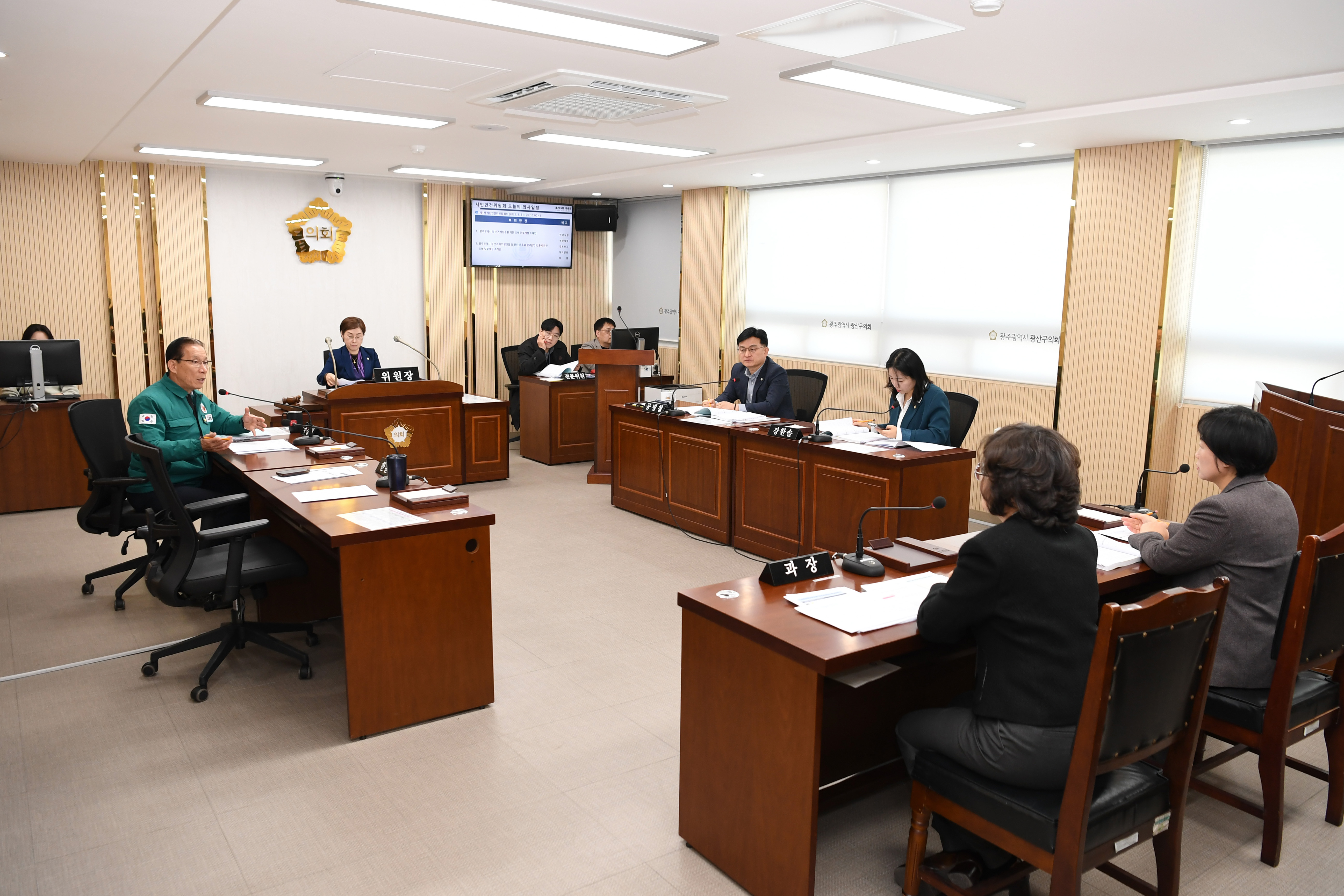 제295회 임시회 시민안전위원회 회의 첨부이미지 : 20250321 제295회 임시회 시민안전위원회 회의(안건심사) (12).jpg
