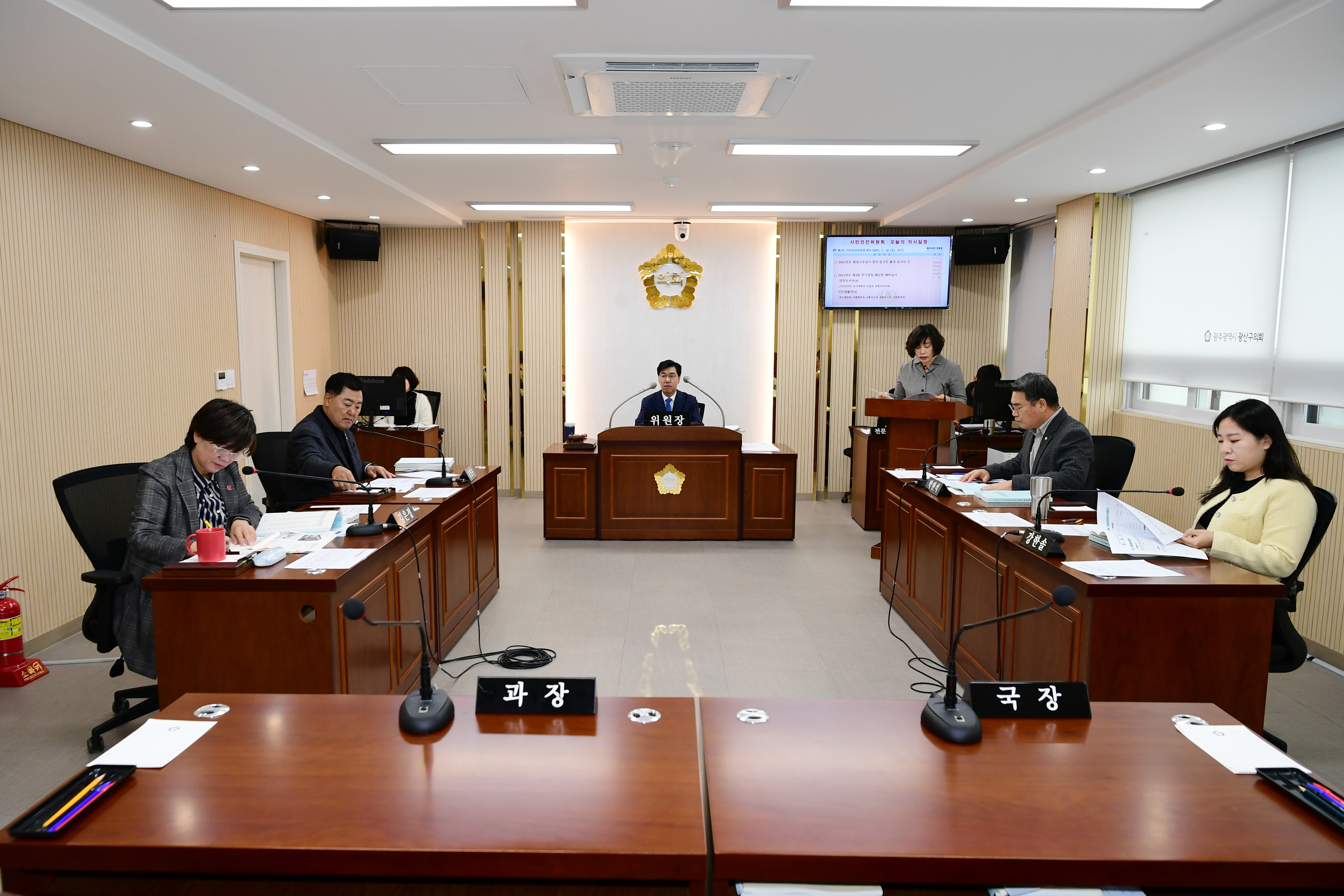 제284회 제2차 정례회 시민안전위원회 회의  첨부이미지 : 20231124 제284회 제2차정례회 시민안전위원회 회의('23 3차 추경 예비심사) (1).jpg