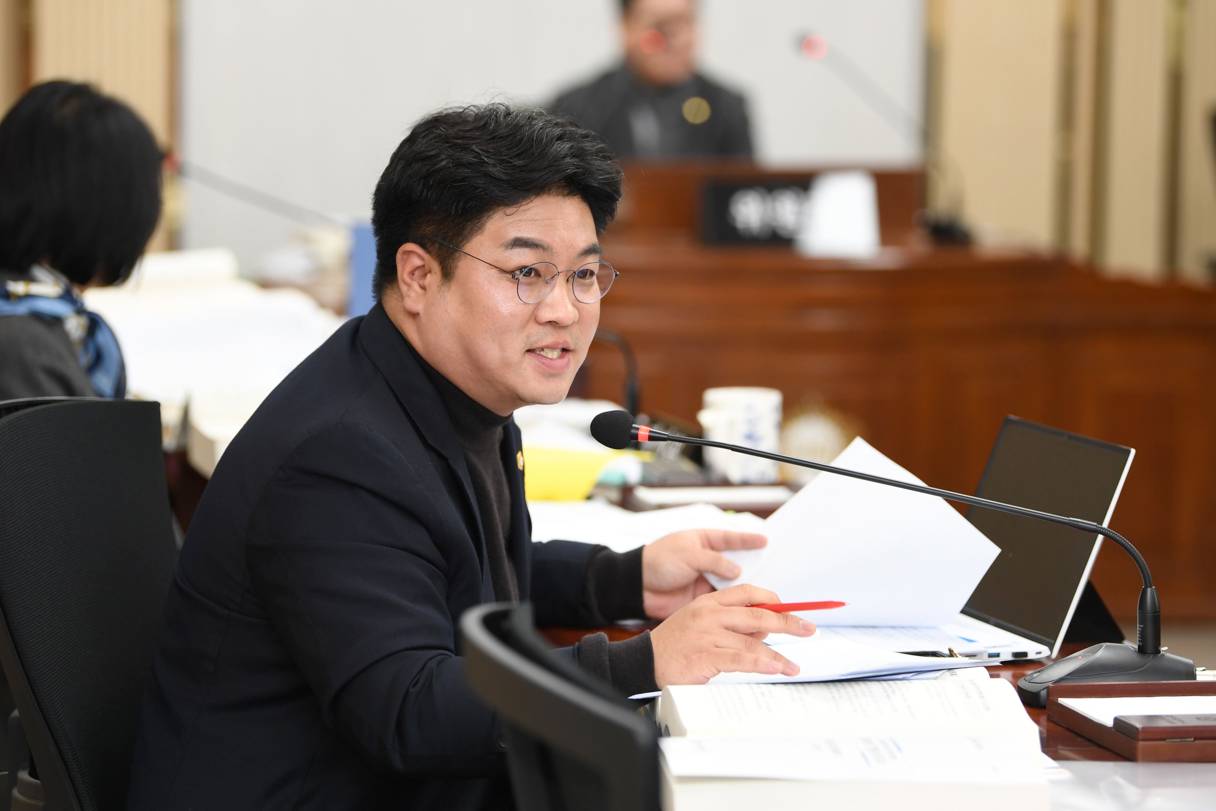 2024년도 행정사무감사 행정자치위원회 4일차 첨부이미지 : 20241203 2024년도 행정사무감사 행정자치위원회 4일차 (23).jpg