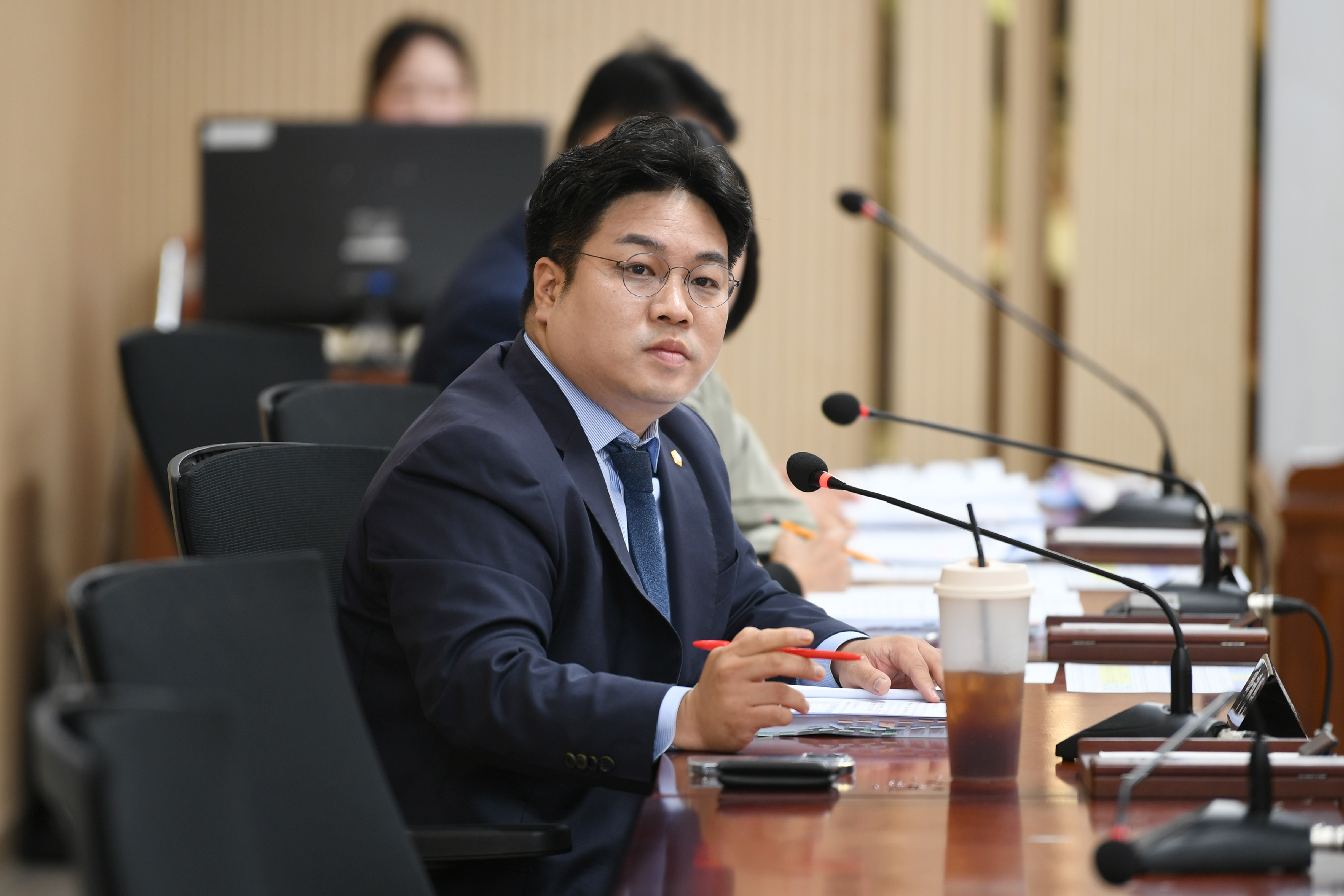 제292회 임시회 행정자치위원회 회의 첨부이미지 : 20241016 제292회 임시회 행정자치위원회 회의(안건심사) (18).jpg