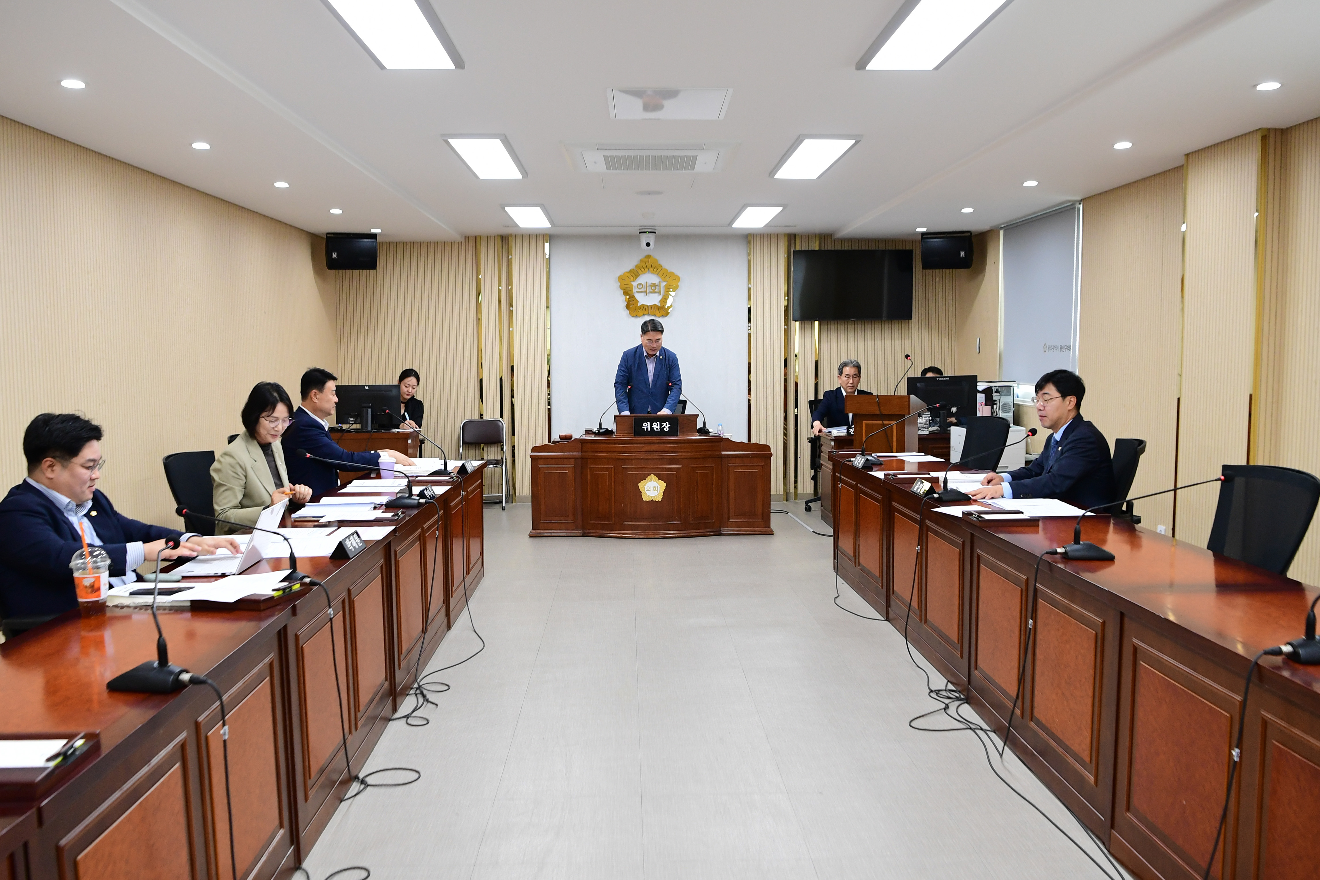 제300회 임시회 행정자치위원회 회의 첨부이미지 : 20251023 제300회 임시회 행정자치위원회 회의(안건심사) (12).jpg