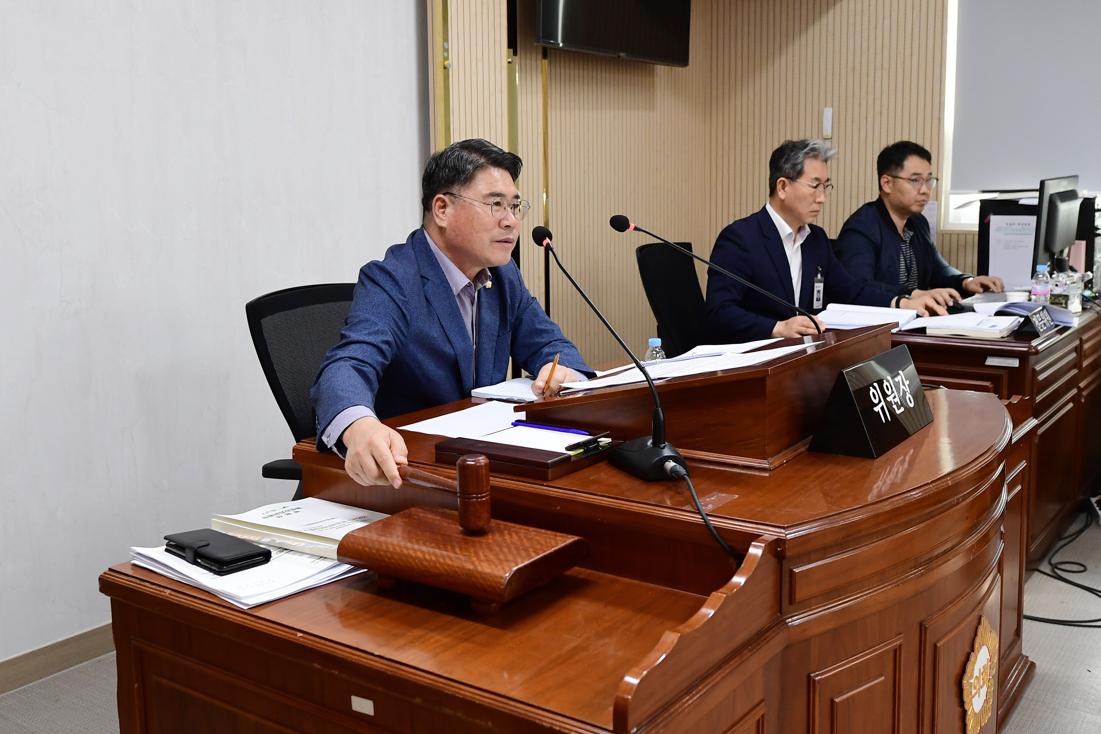 제300회 임시회 행정자치위원회 회의 첨부이미지 : 20251023 제300회 임시회 행정자치위원회 회의(안건심사) (2).jpg