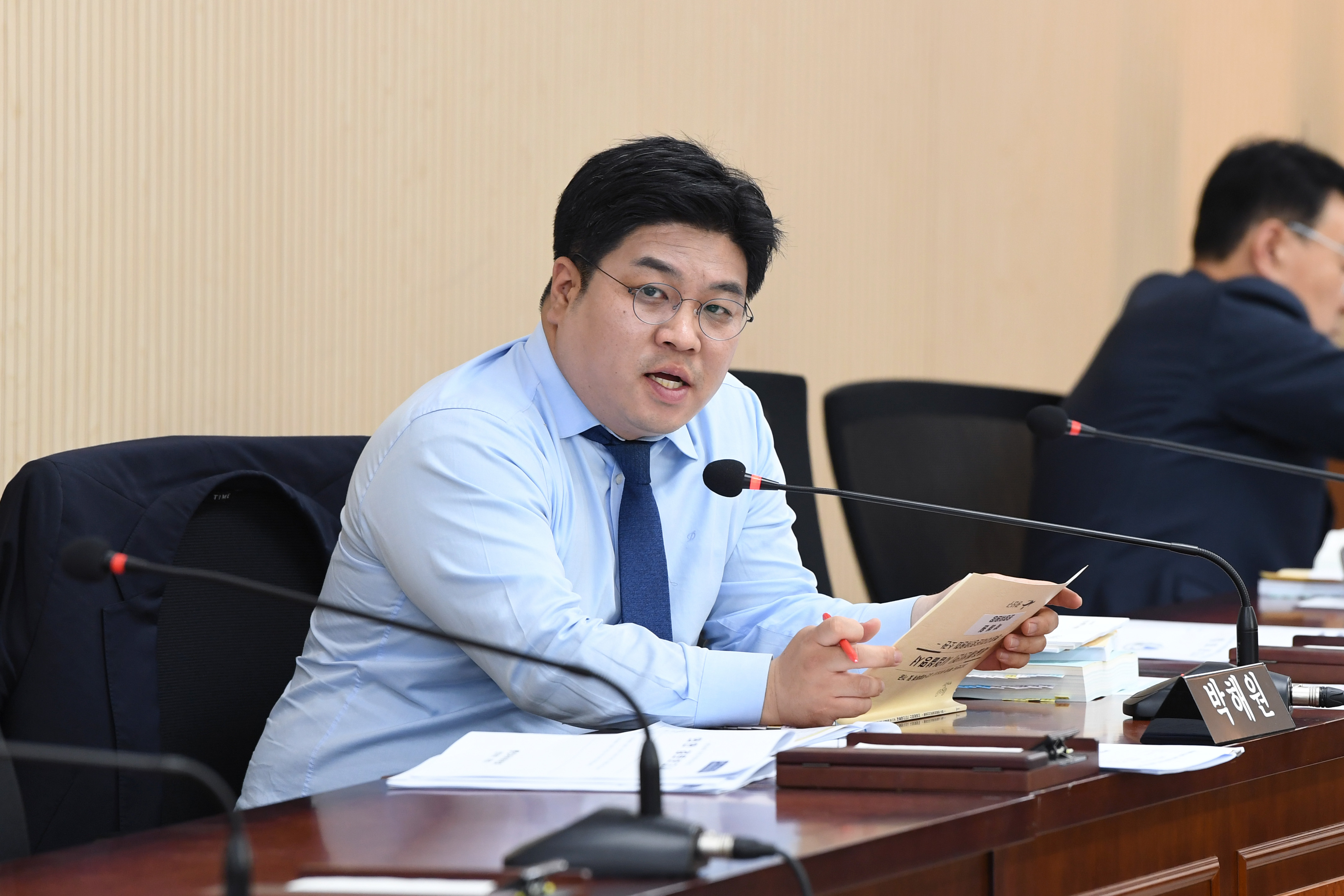 제296회 임시회 행정자치위원회 회의 첨부이미지 : 20250430 제296회 임시회 행정자치위원회 회의(안검심사 및 추경안 예비심사) (21).jpg