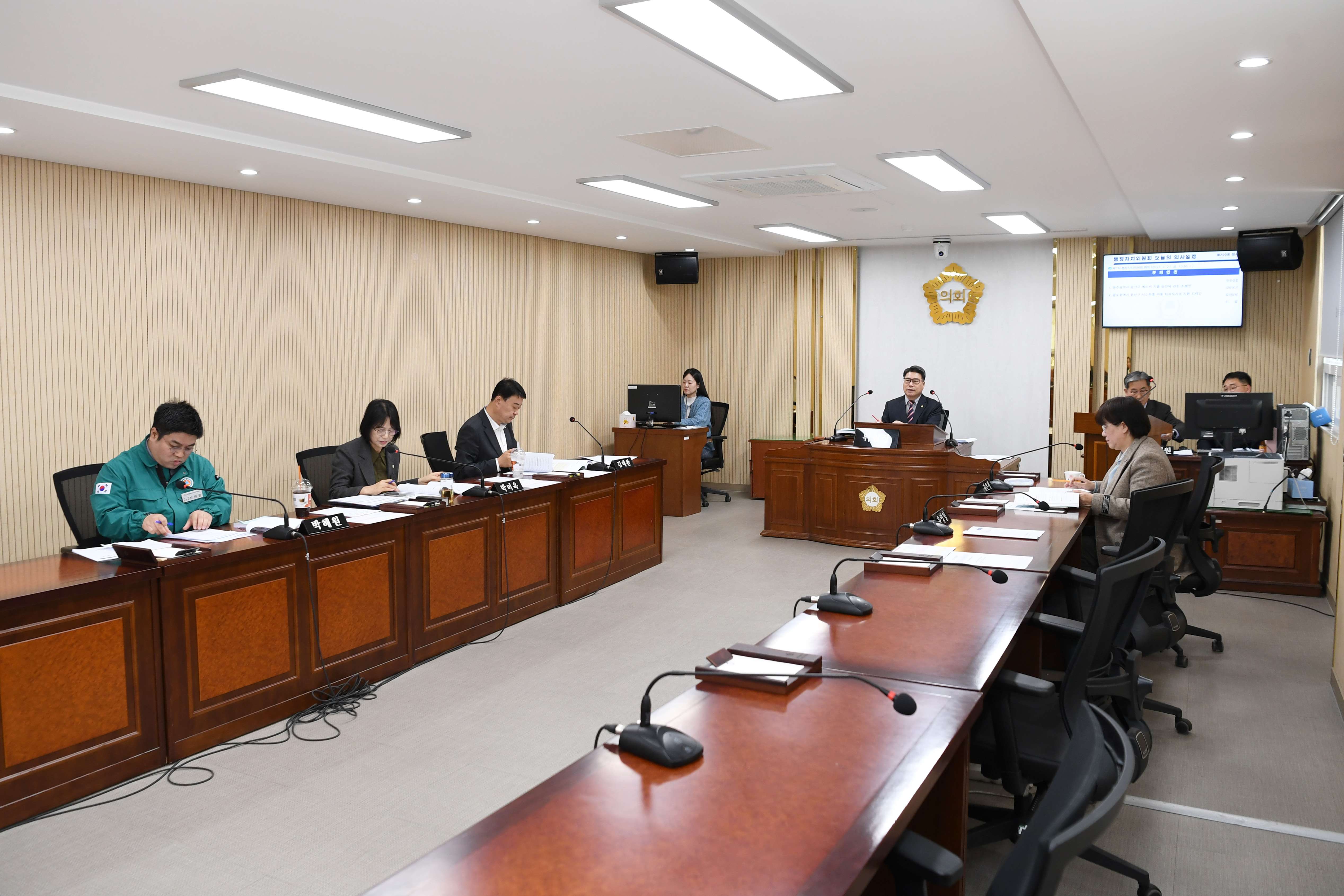 제295회 임시회 행정자치위원회 회의 첨부이미지 : 20250321 제295회 임시회 행정자치위원회 회의(안건심사) (9).jpg
