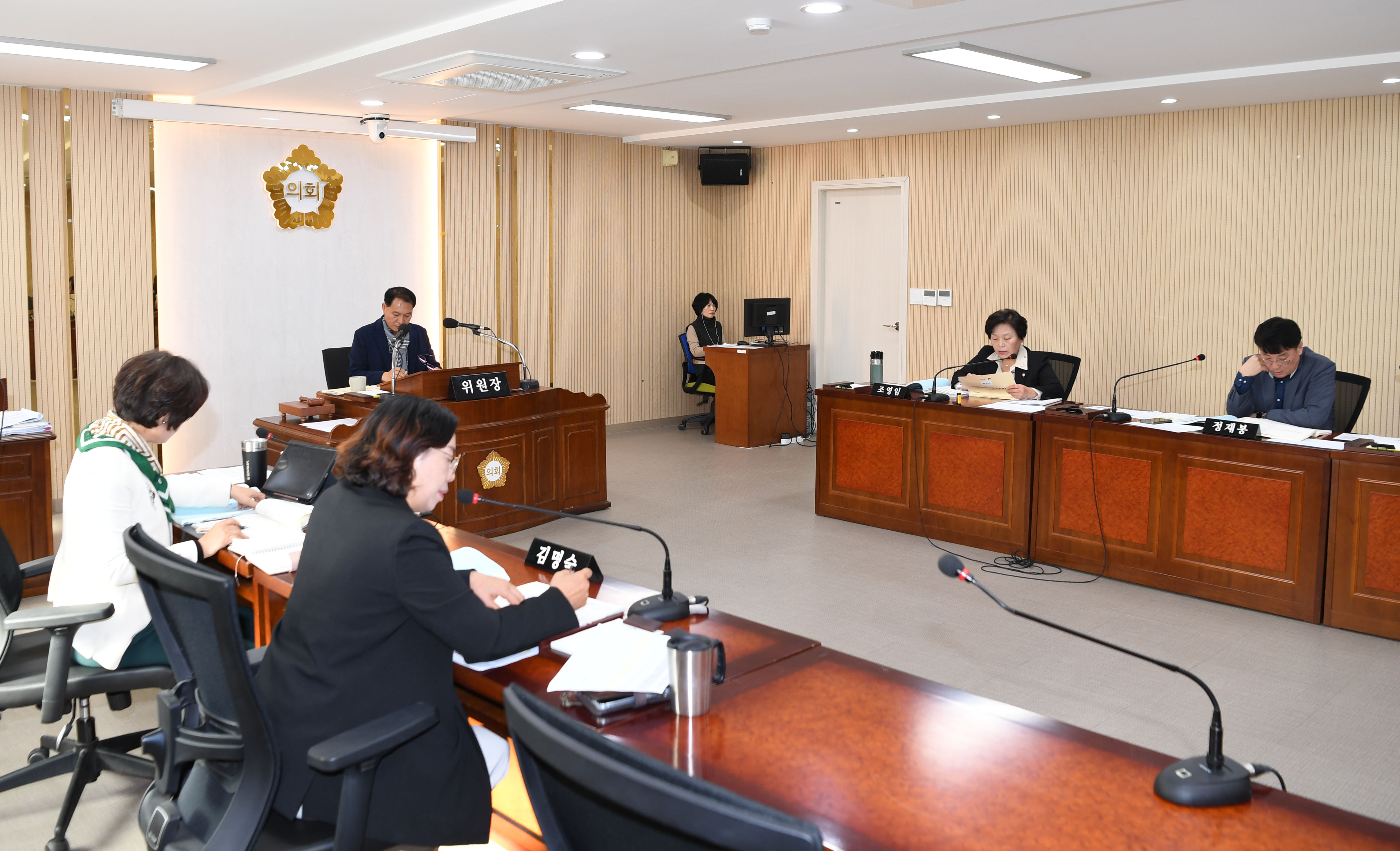 제293회 제2차 정례회 경제복지위원회 회의 첨부이미지 : 20241125 제293회 제2차정례회 경제복지위원회 회의(추경안 예비심사) (11).jpg