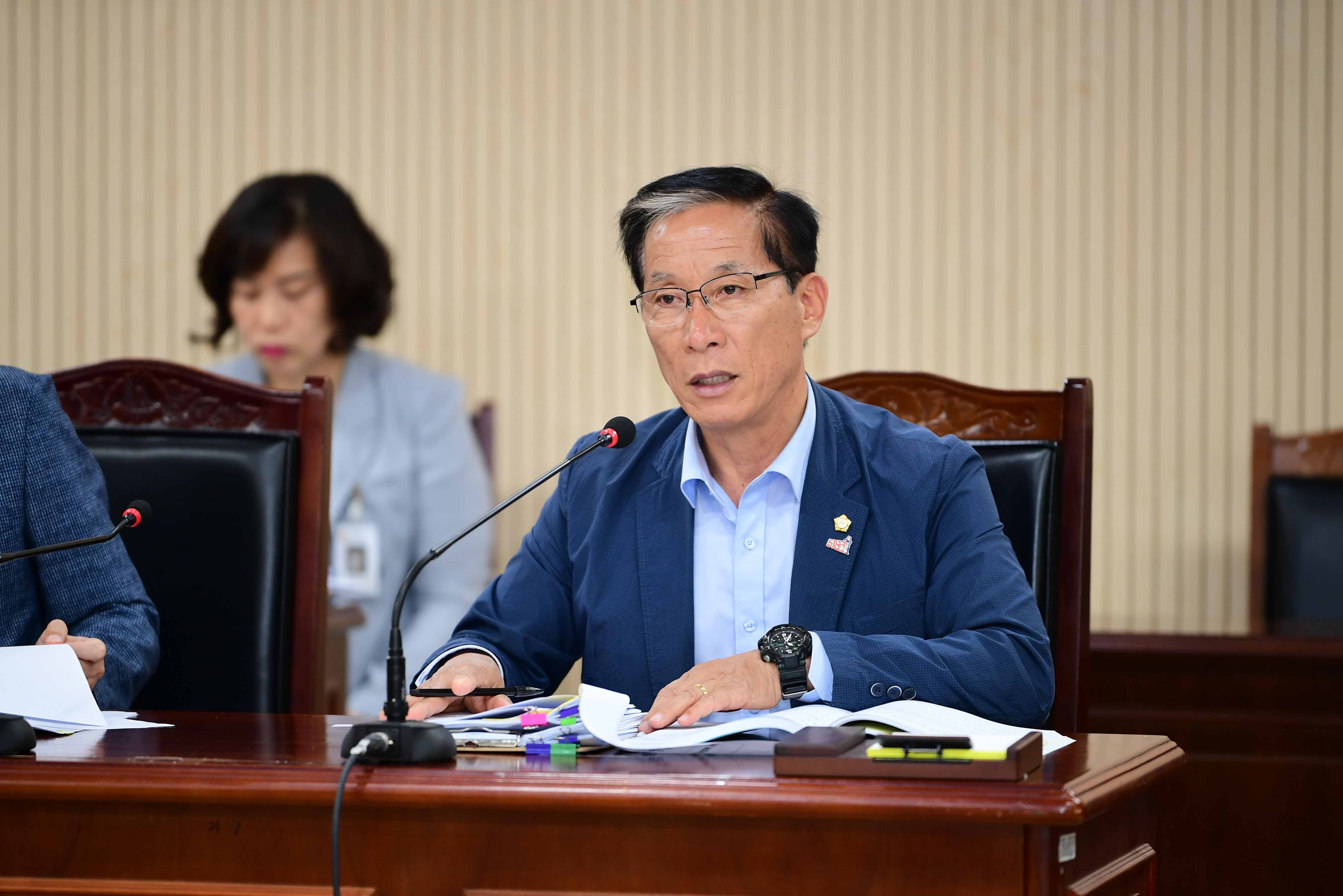 제287회 임시회 경제복지위원회 회의 첨부이미지 : 20240520 제287회 임시회 중 경제복지위원회 회의(안건심사) (3).jpg