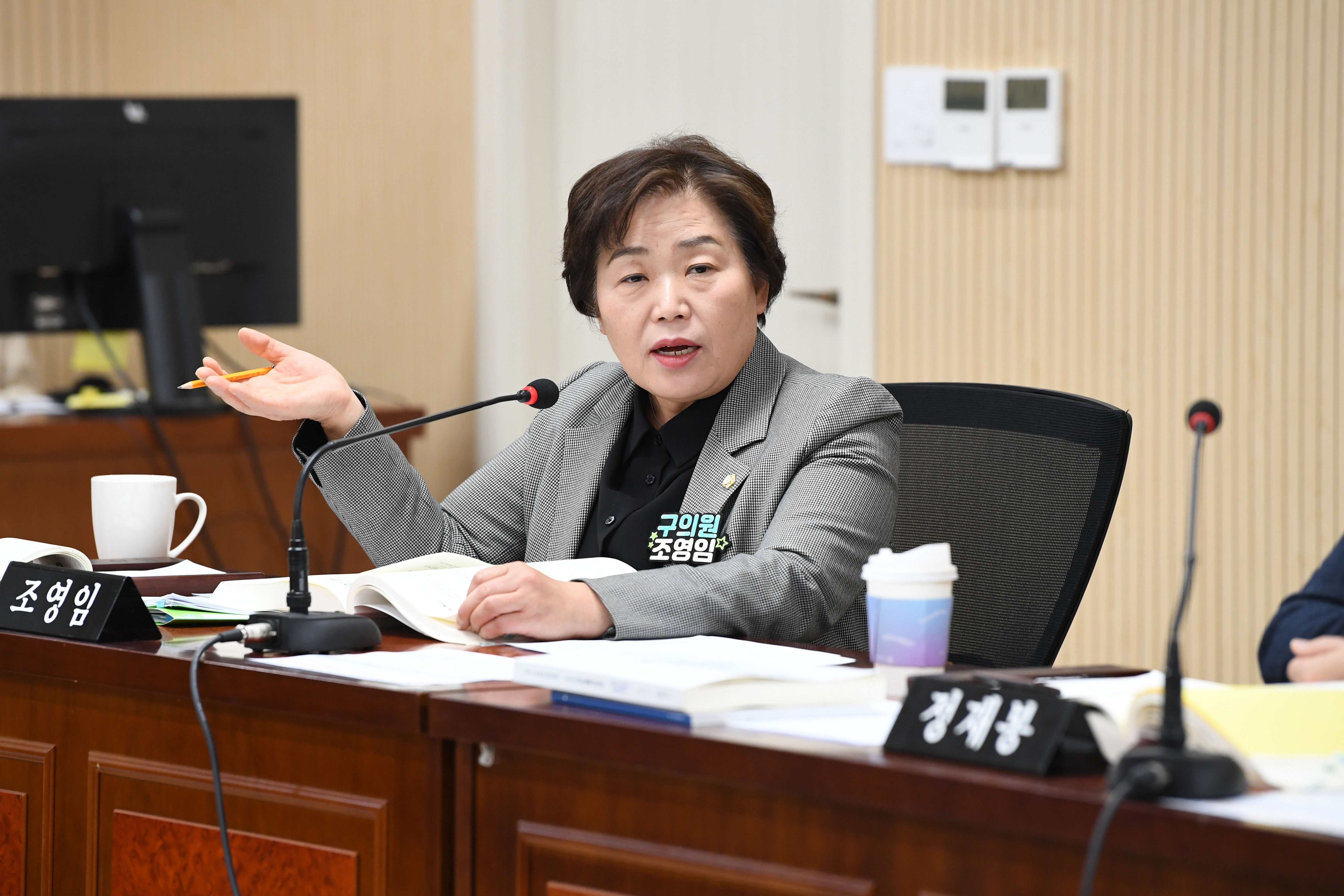 2025년도 행정사무감사 경제복지위원회 4일차 첨부이미지 : 20251202 2025년 행정사무감사 4일차 (69).jpg