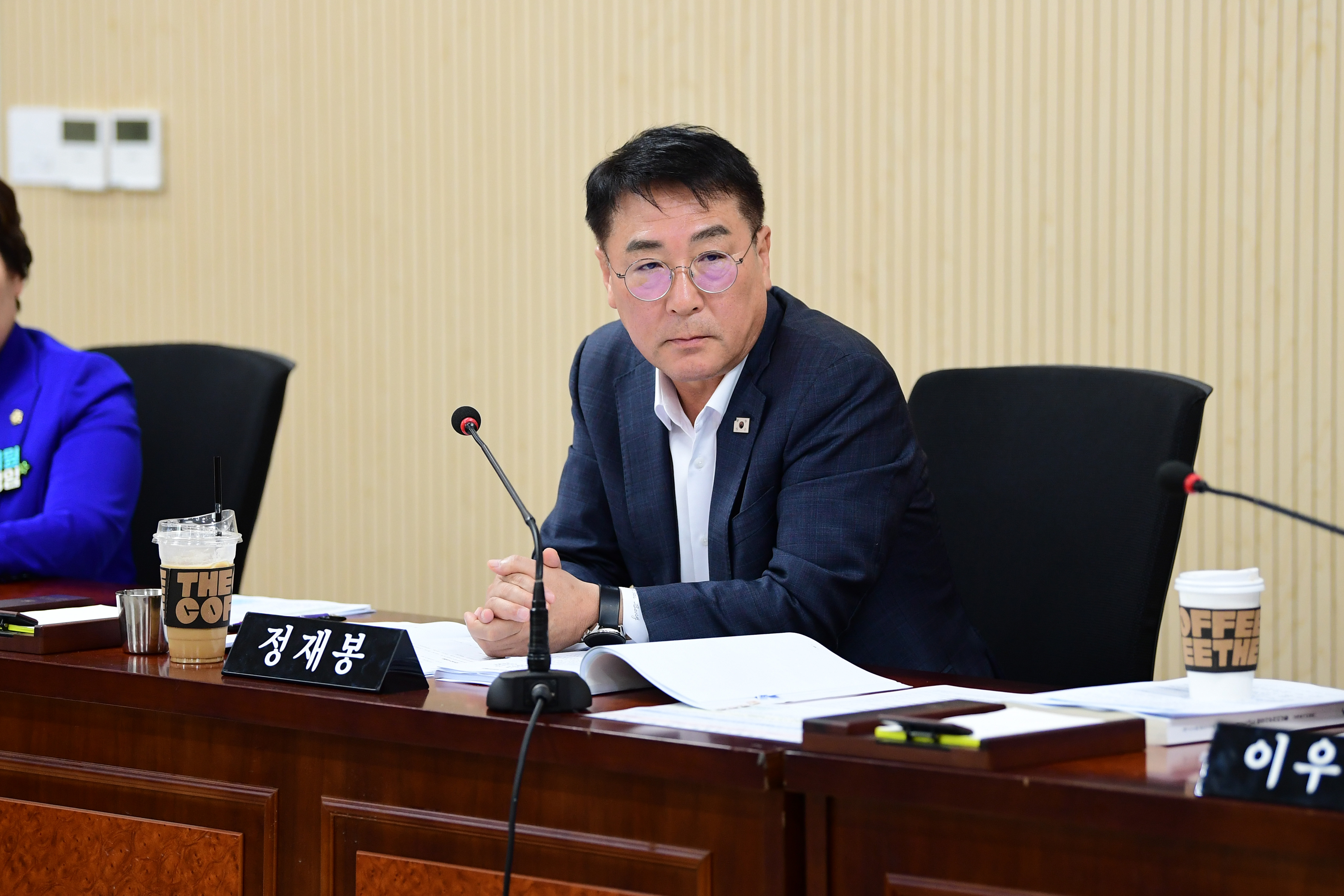 제300회 임시회 경제복지위원회 회의 첨부이미지 : 20251023 제300회 임시회 경제복지위원회 회의(안건심사) (10).jpg