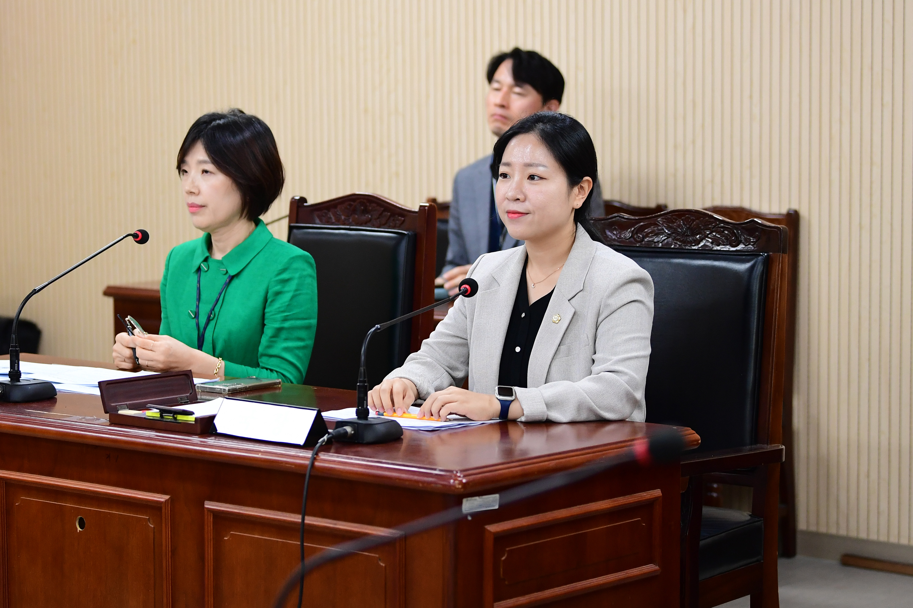 제300회 임시회 경제복지위원회 회의 첨부이미지 : 20251023 제300회 임시회 경제복지위원회 회의(안건심사) (15).jpg