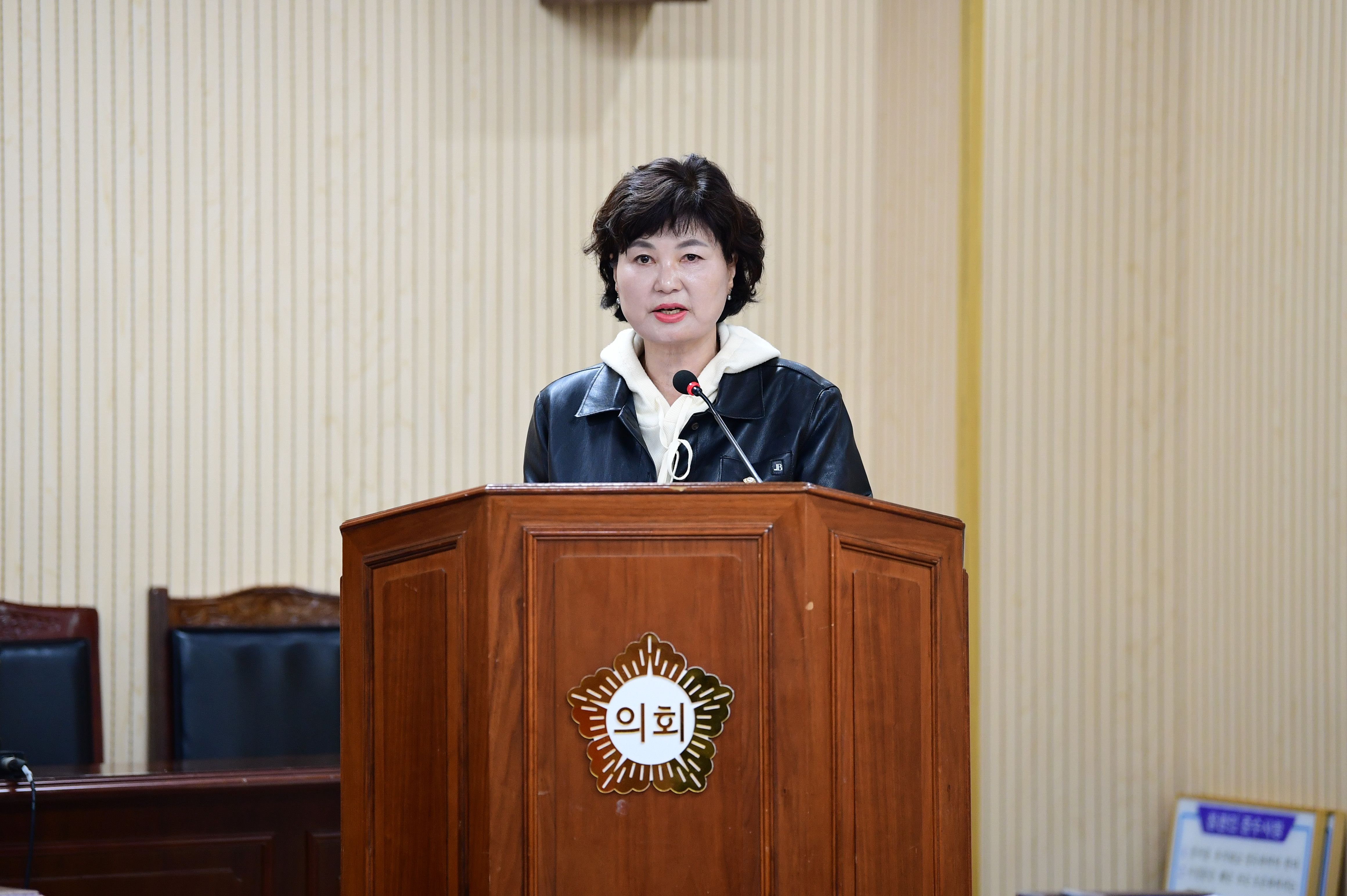 제300회 임시회 경제복지위원회 회의 첨부이미지 : 20251023 제300회 임시회 경제복지위원회 회의(안건심사) (17).jpg