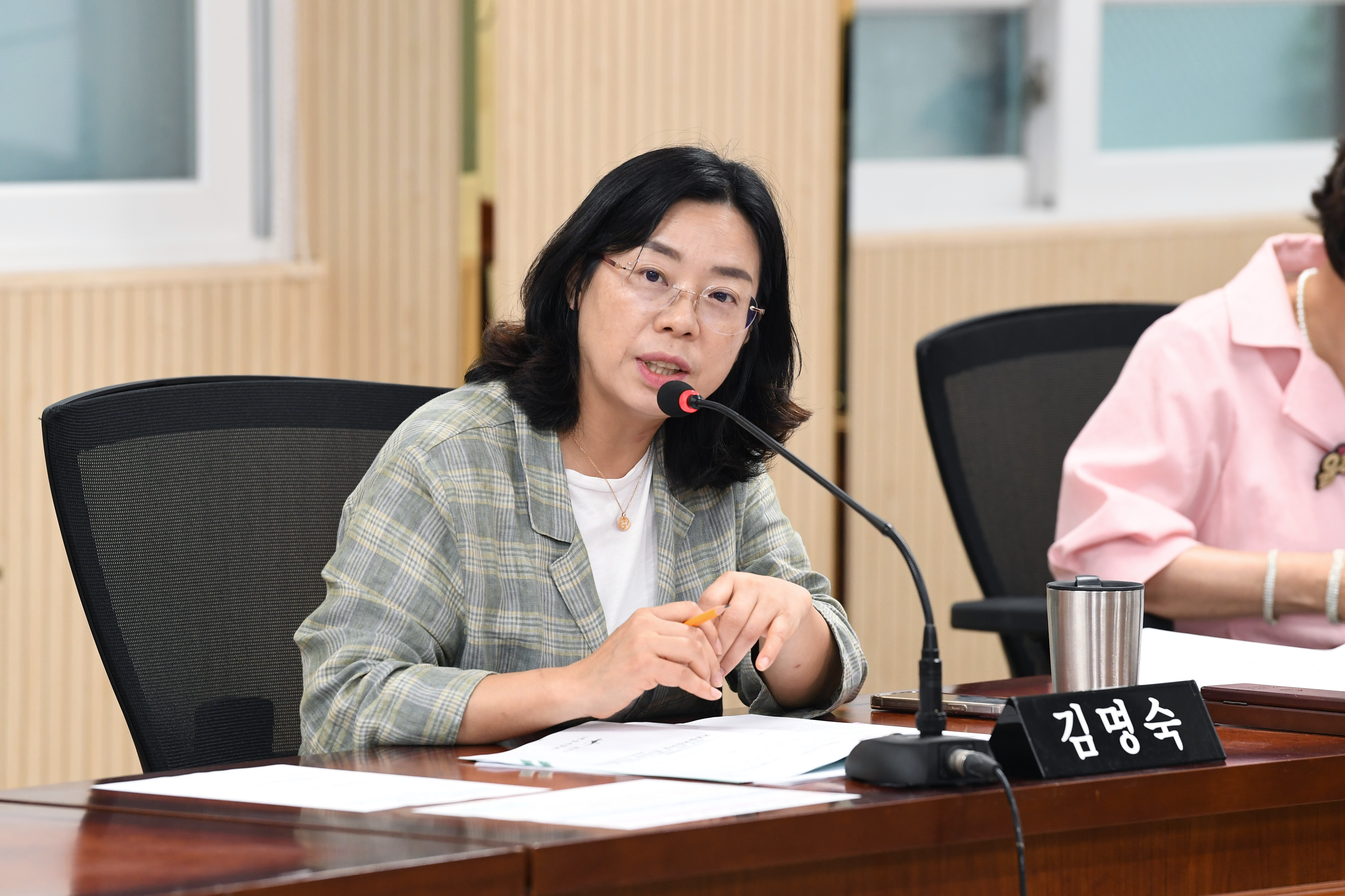 제298회 임시회 경제복지위원회 회의 첨부이미지 : 20250717 제298회 임시회 경제복지위원회 회의(안건심사) (27).jpg