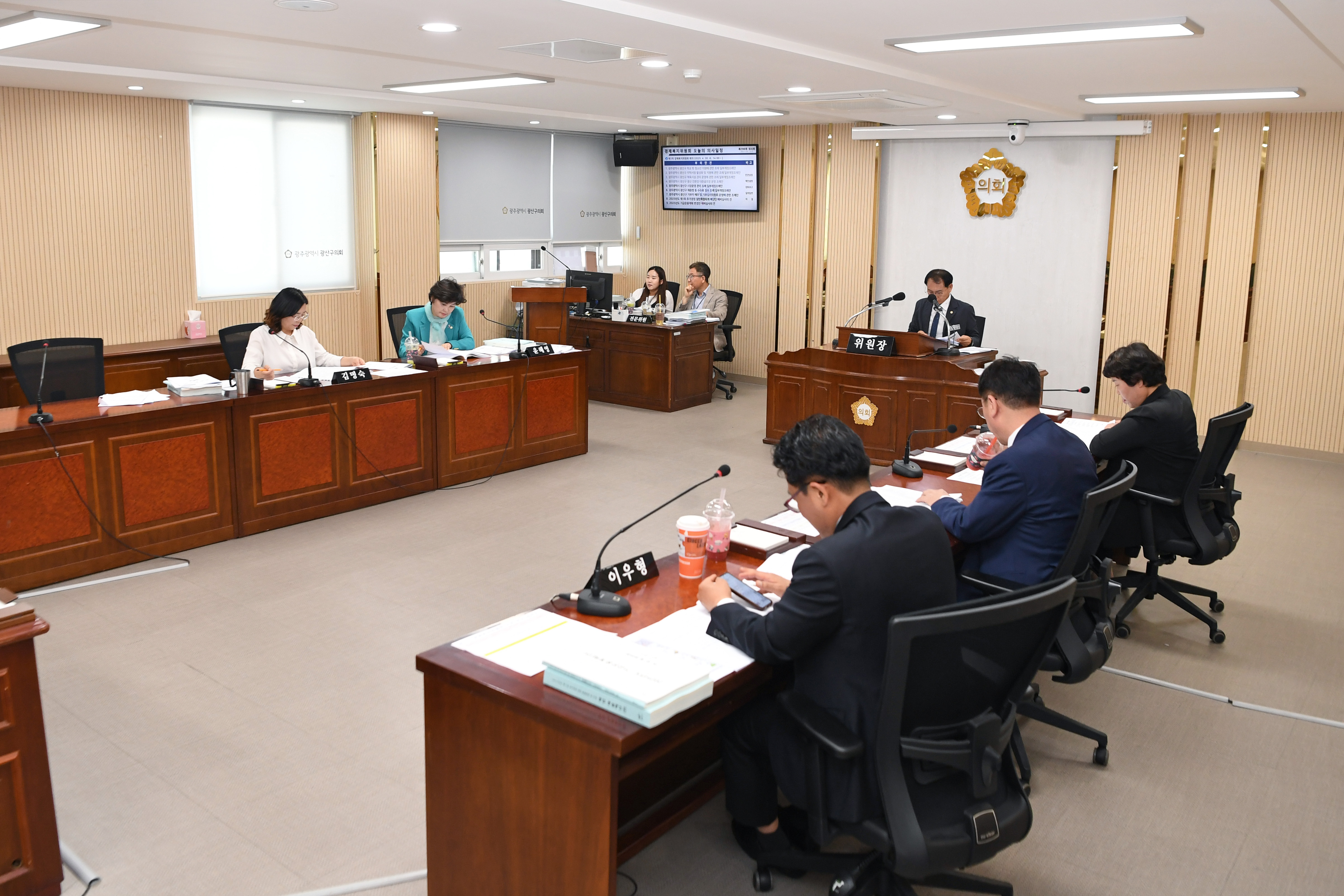 제296회 임시회 경제복지위원회 회의 첨부이미지 : 20250430 제296회 임시회 경제복지위원회 회의(안검심사 및 추경안 예비심사) (12).jpg