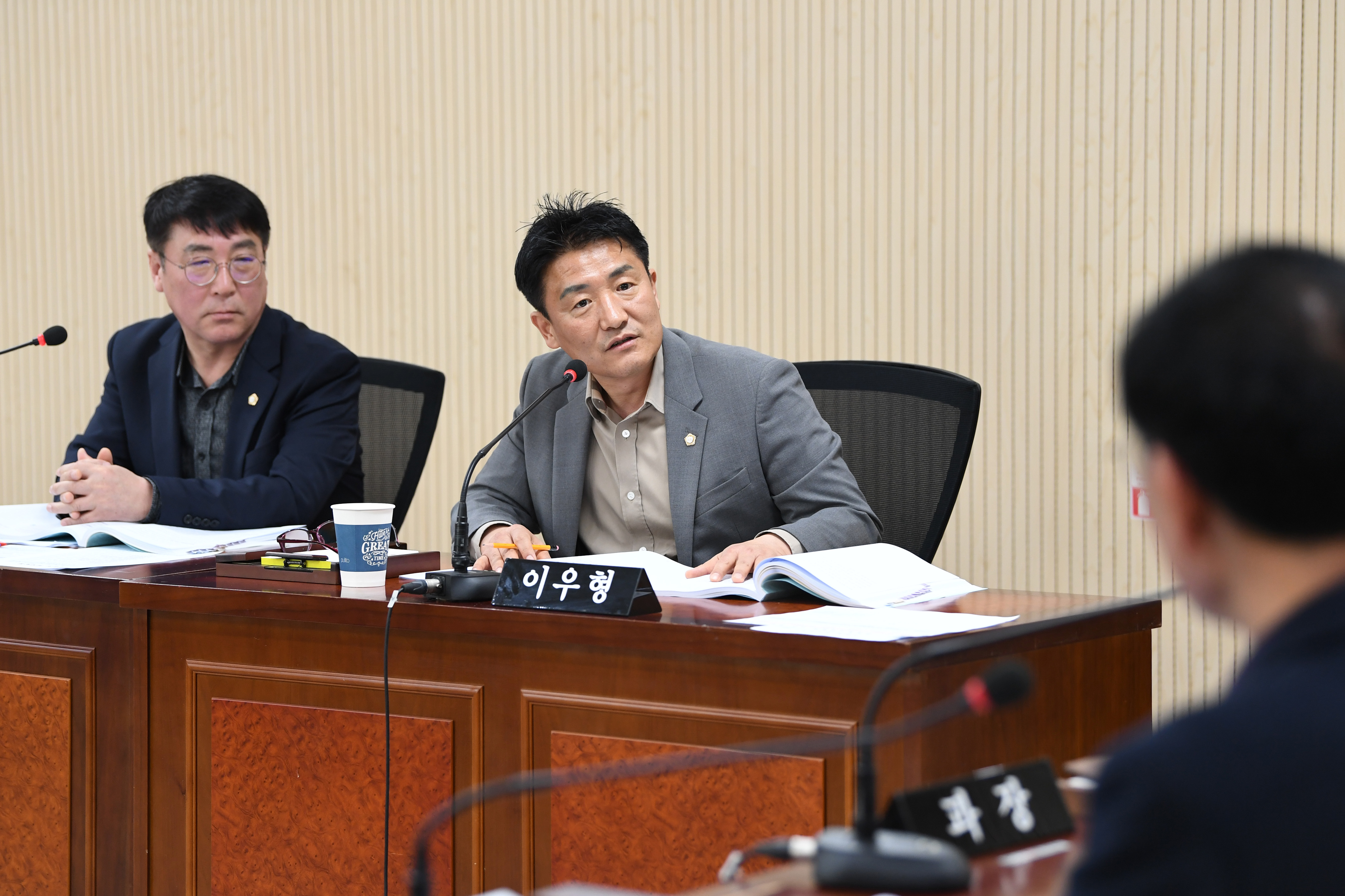 제295회 임시회 경제복지위원회 회의 첨부이미지 : 20250321 제295회 임시회 경제복지위원회 회의(안건심사) (63).jpg