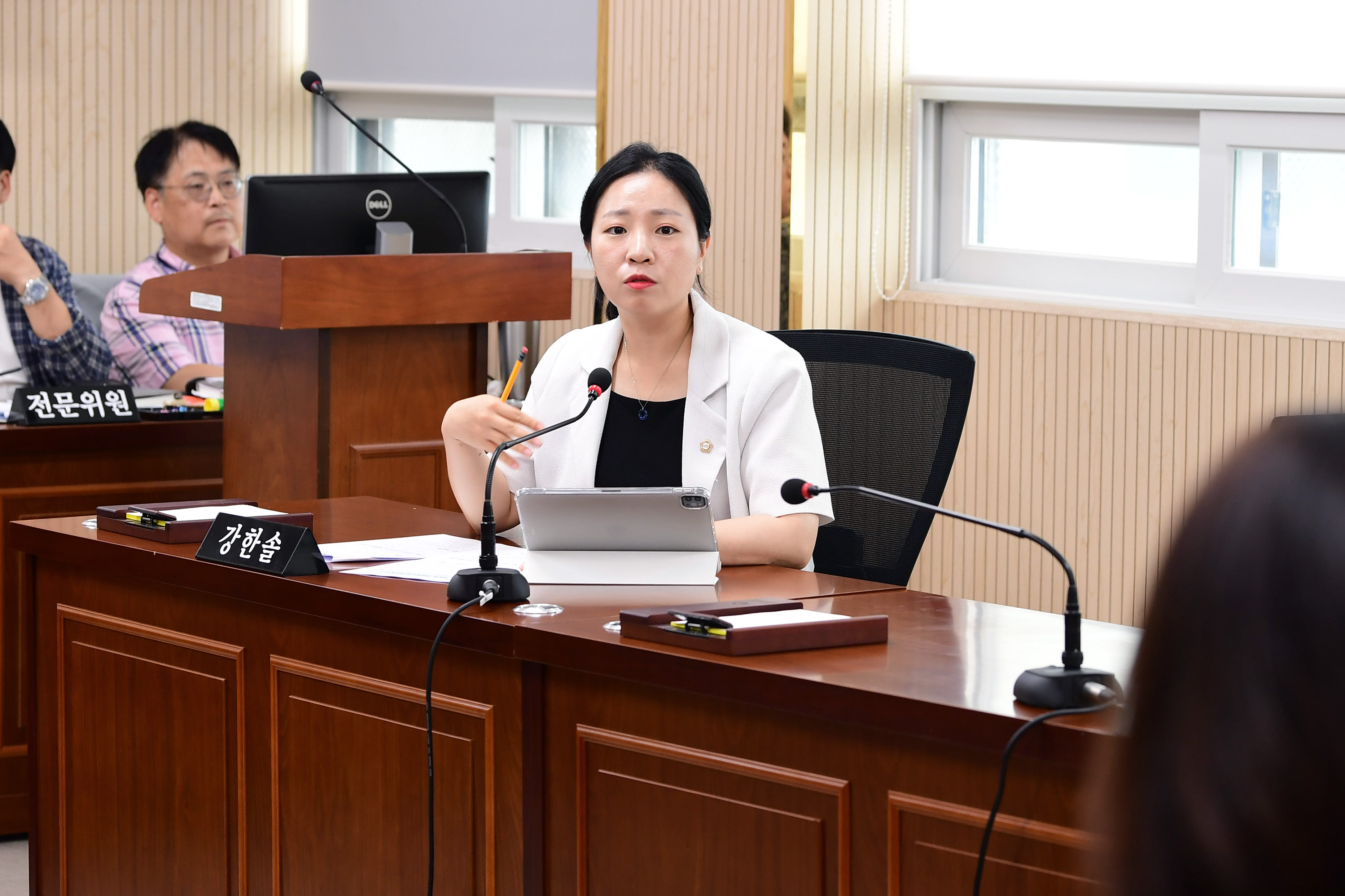 제299회 임시회 기후위기대응특별위원회 회의 첨부이미지 : 20250915 기후위기대응특별위원회 정기회의 (8).jpg