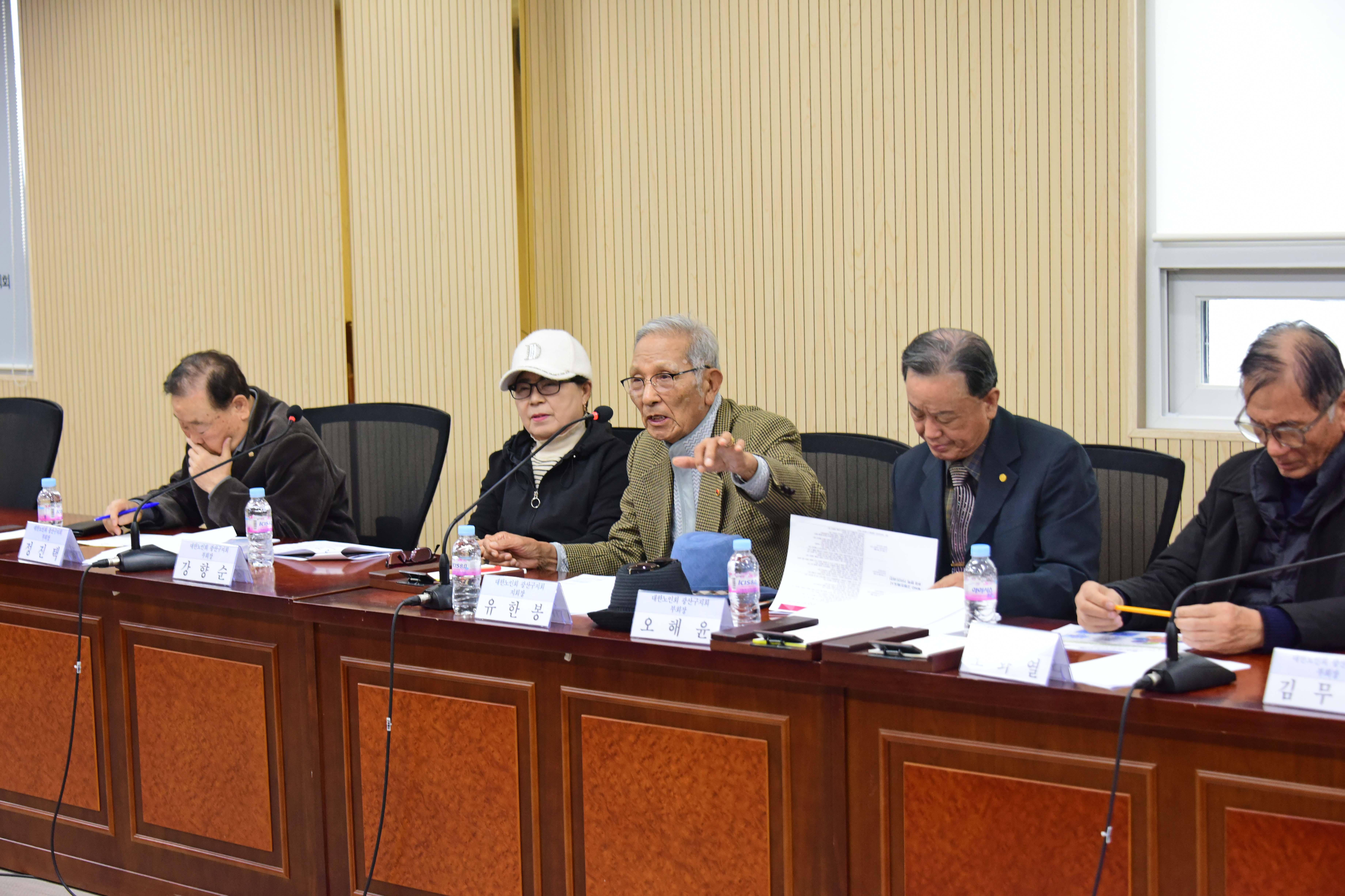 광산구의회, ‘고령친화도시 조성’ 정책간담회 개최 첨부이미지 : 2-3_20241121_광산구의회, '고령친화도시 조성' 정책간담회 개최.jpg