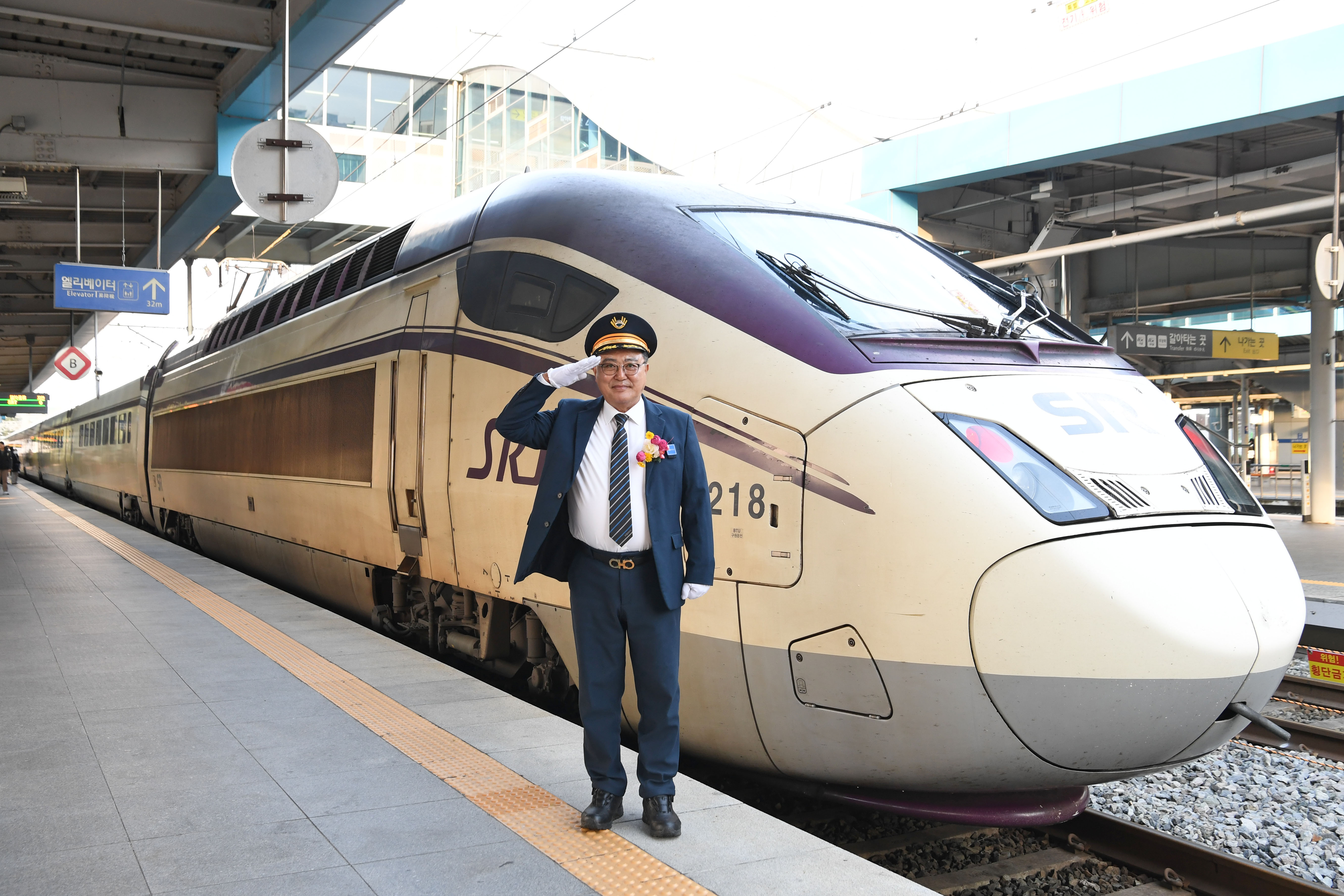 광산구의회 김명수 의장, 광주송정역 일일 명예역장 참여 첨부이미지 : 2-3_20241127_광산구의회 김명수 의장, 광주송정역 일일 명예역장 참여.jpg