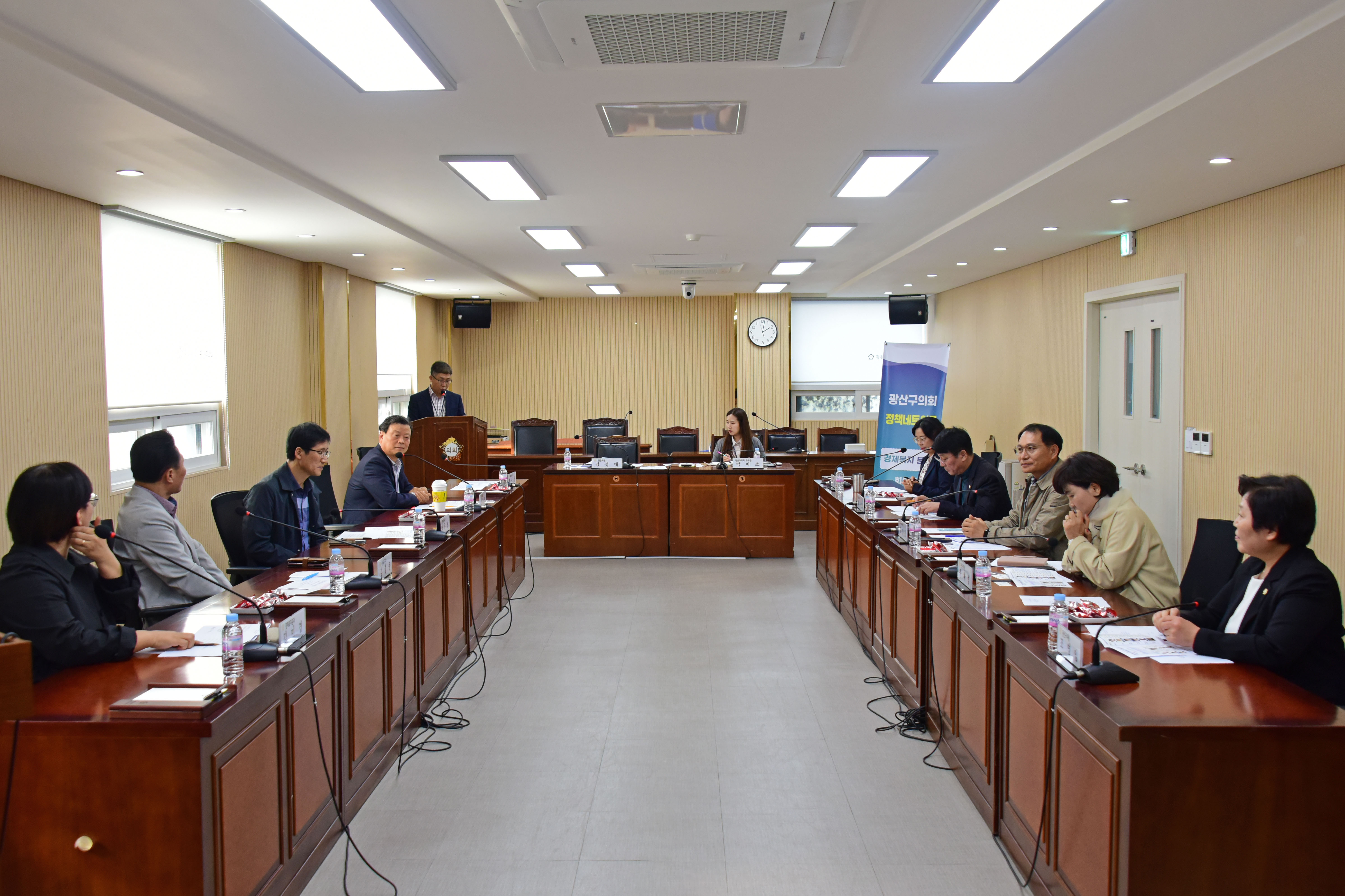 광산구의회 경제복지위, 정책네트워크 회의 개최 첨부이미지 : 2-2_20241114_광산구의회 경제복지위, 정책네트워크 회의 개최.jpg