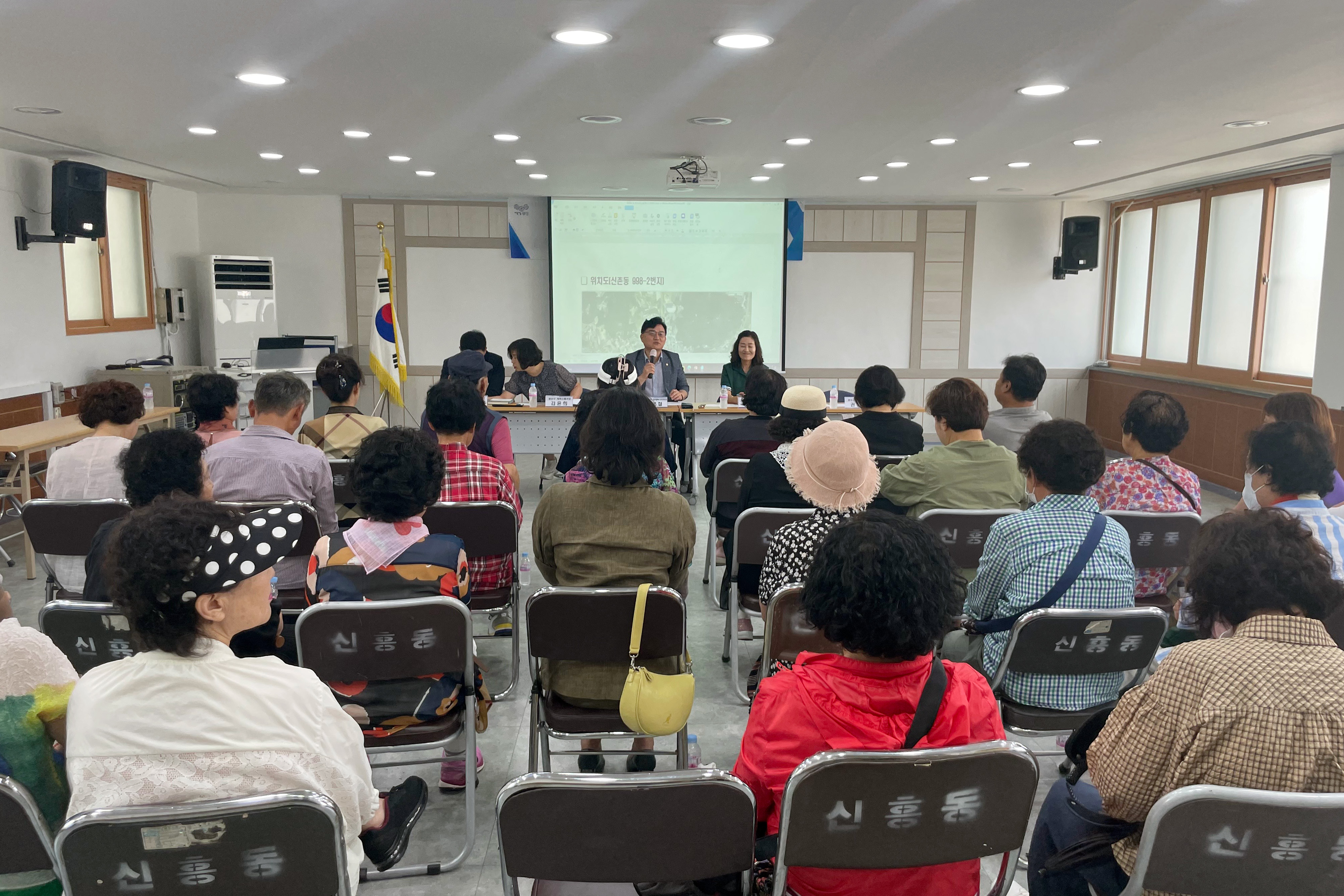 광산구의회, ‘신흥동 체육시설 이전’ 주민들과 열띤 논의 첨부이미지 : 2-4_20240617_광산구의회, ‘신흥동 체육시설 이전’ 주민들과 열띤 논의.jpg