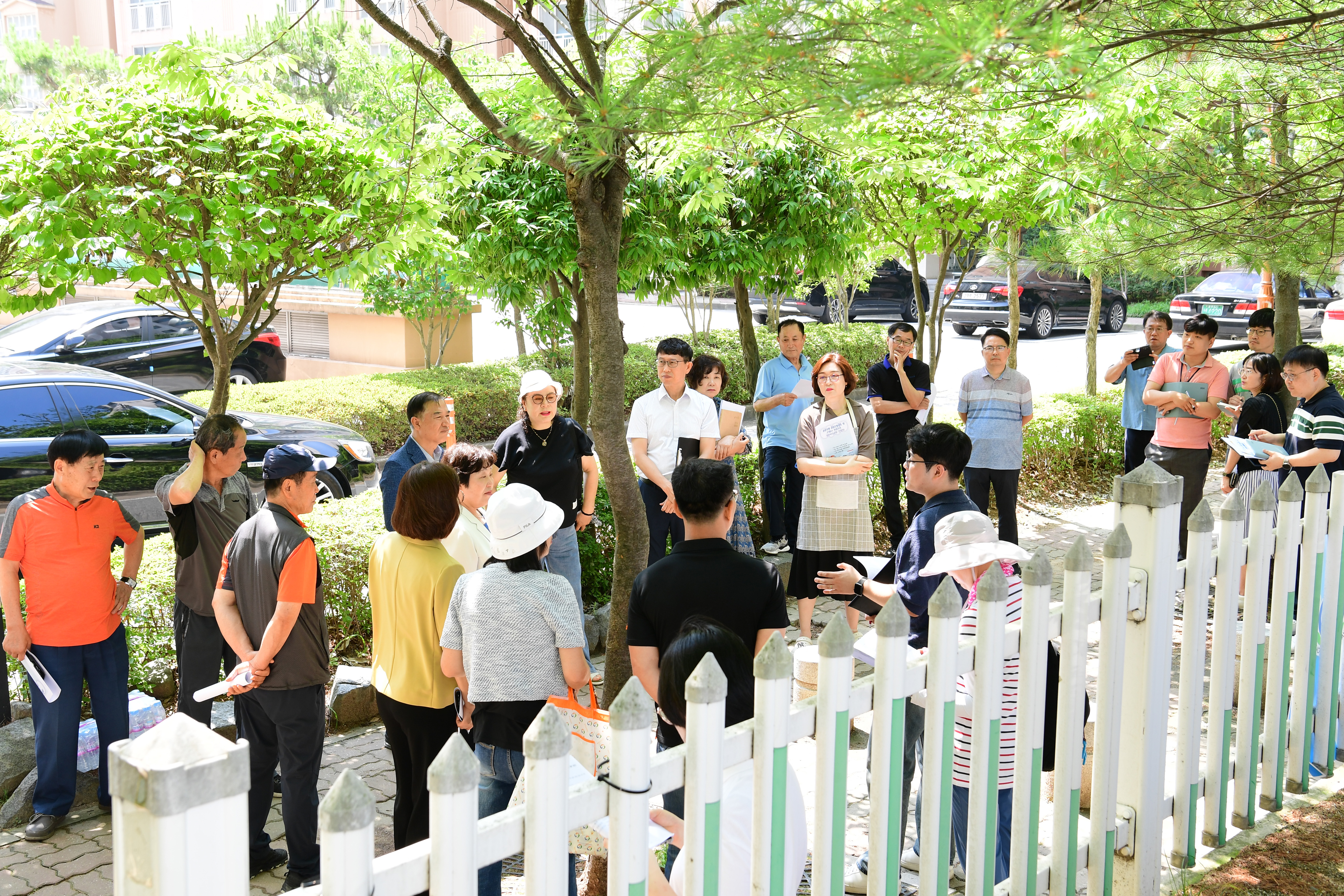 광산구의회, 공동주택 간 ‘공공보행통로’ 갈등 해소 나서 첨부이미지 : 2-3_20240704_광산구의회, 공동주택 간 ‘공공보행통로’ 갈등 해소 나서.jpg