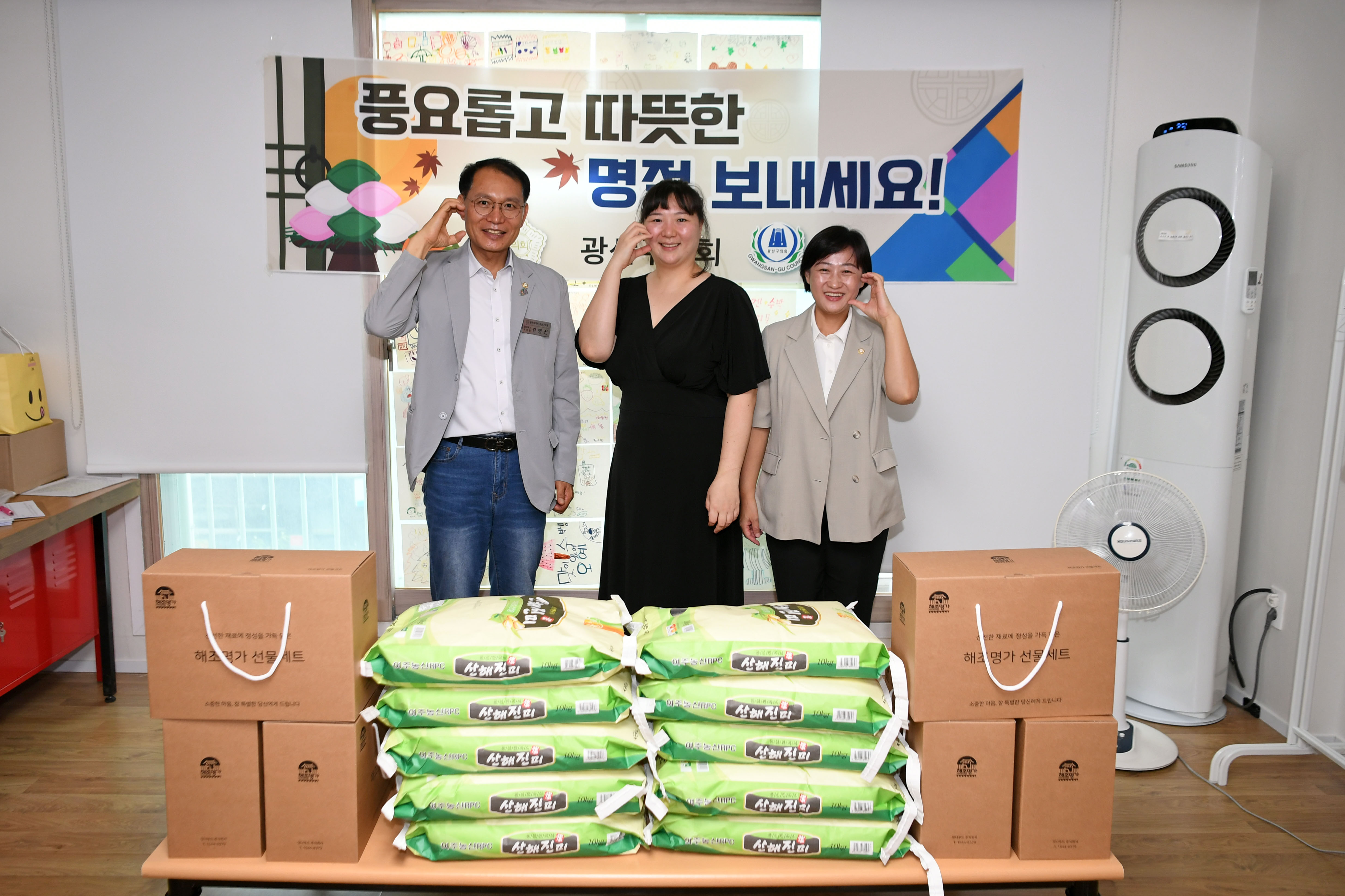 광산구의회, ‘추석맞이 위문’ 따뜻한 온기 전해 첨부이미지 : 2-1_추석맞이 위문활동(마선거구).jpg