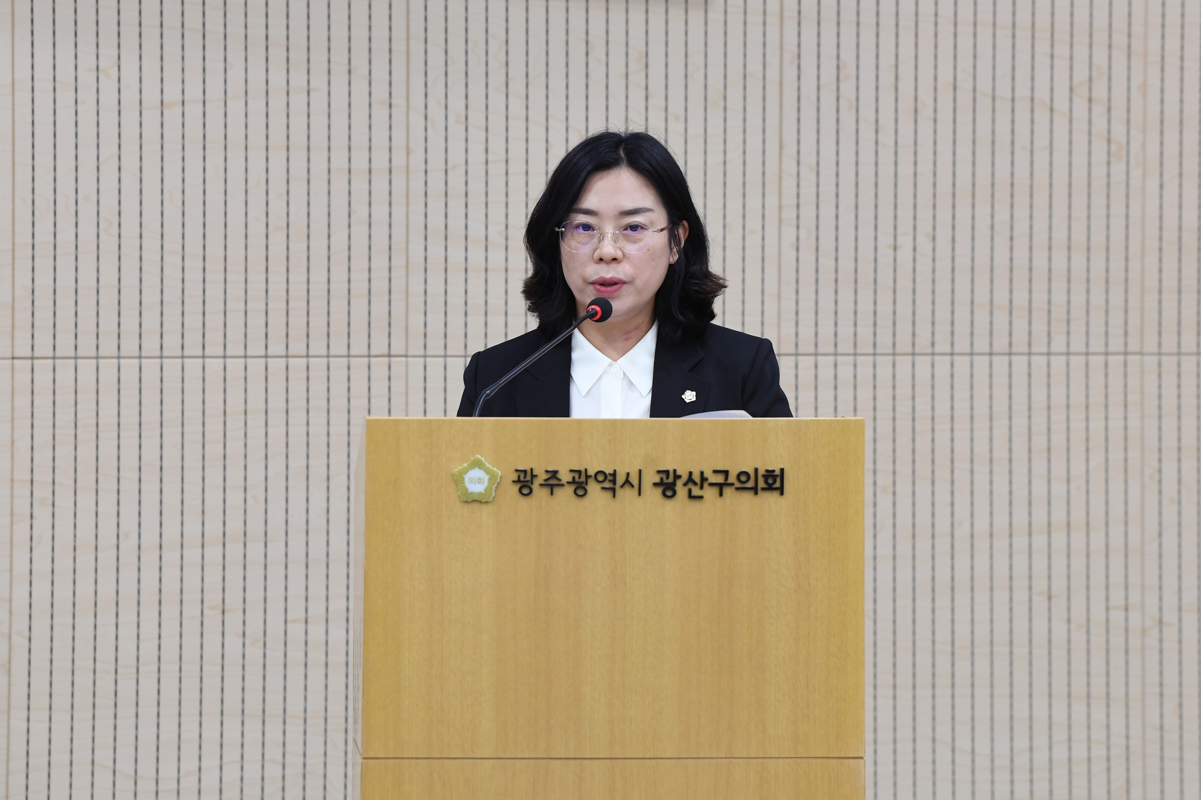 김명숙 광산구의원, 전통시장·골목형상점가 ‘위기’…책임행정 촉구 첨부이미지 : 2-3_제297회 정례회 제3차 본회의 구정질문_김명숙 의원.jpg