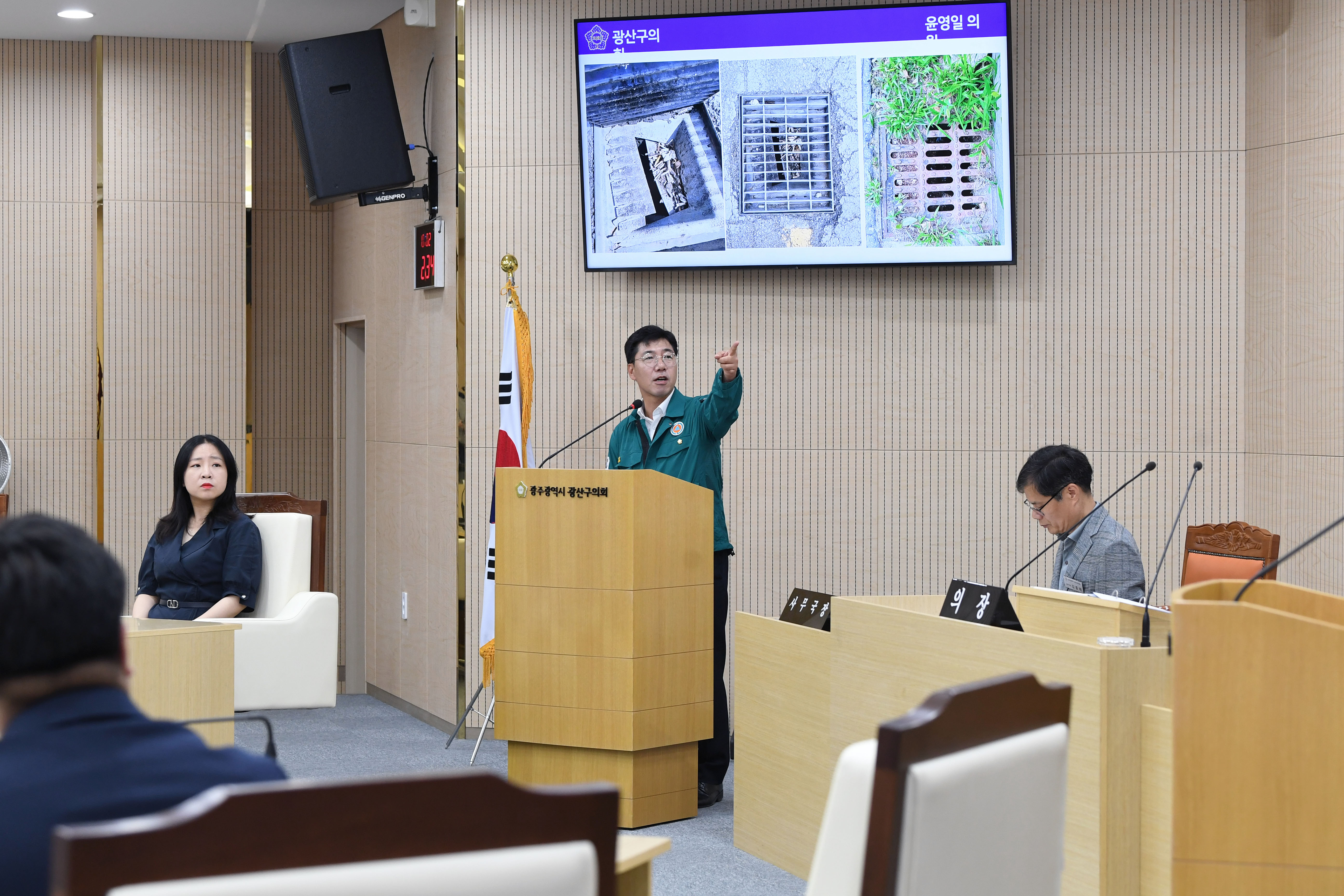 윤영일 광산구의원, “장마철 대비, 빗물받이 관리인력 충원 등 시급” 첨부이미지 : 2-2_제297회 광산구의회 정례회 제2차 본회의 5분 자유발언_윤영일 의원.jpg