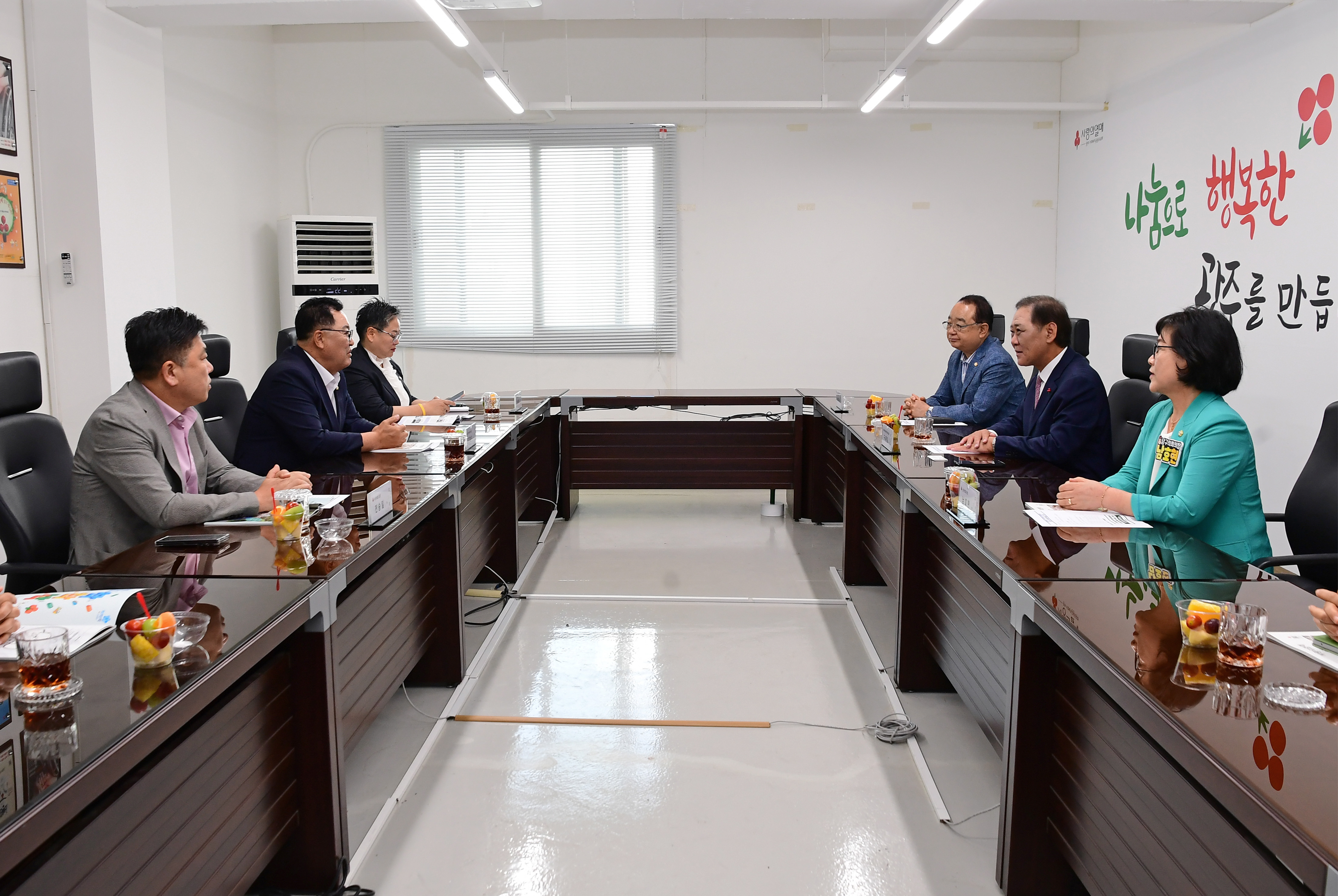 광주자치구의회의장협의회, 호우 피해 복구 성금 전달 첨부이미지 : 2-3_20250724_광주자치구의회의장협의회, 호우 피해 복구 성금 전달.jpg