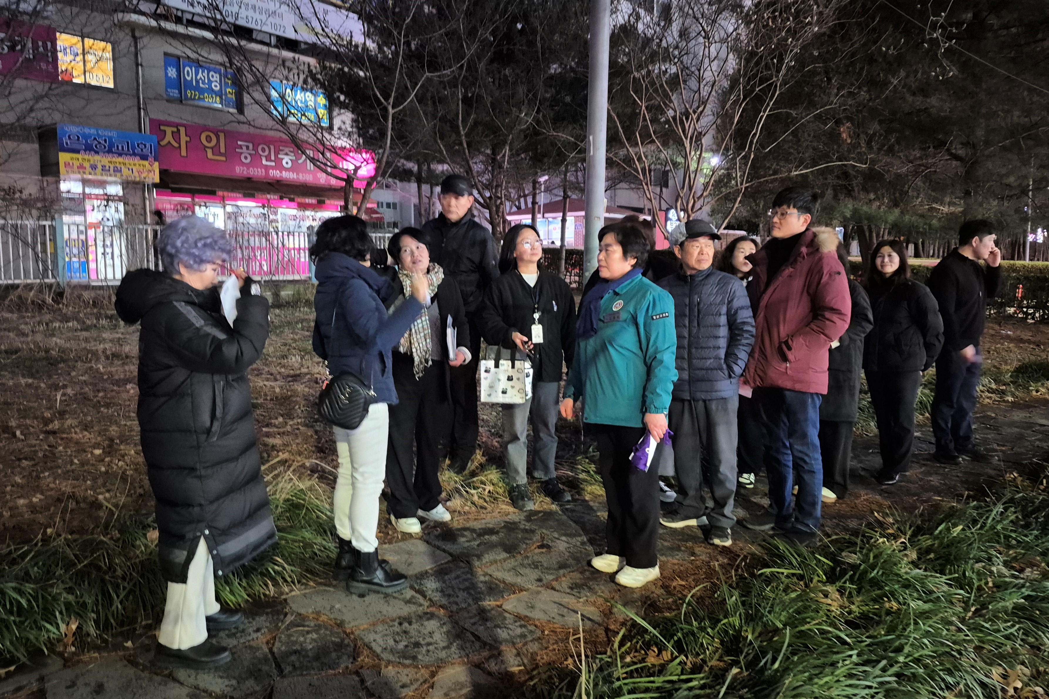 광산구의회, 첨단2동 산책로 정비 ‘현장간담회’ 첨부이미지 : 2-2_20250305_광산구의회, 첨단2동 산책로 정비 ‘현장간담회’.jpg
