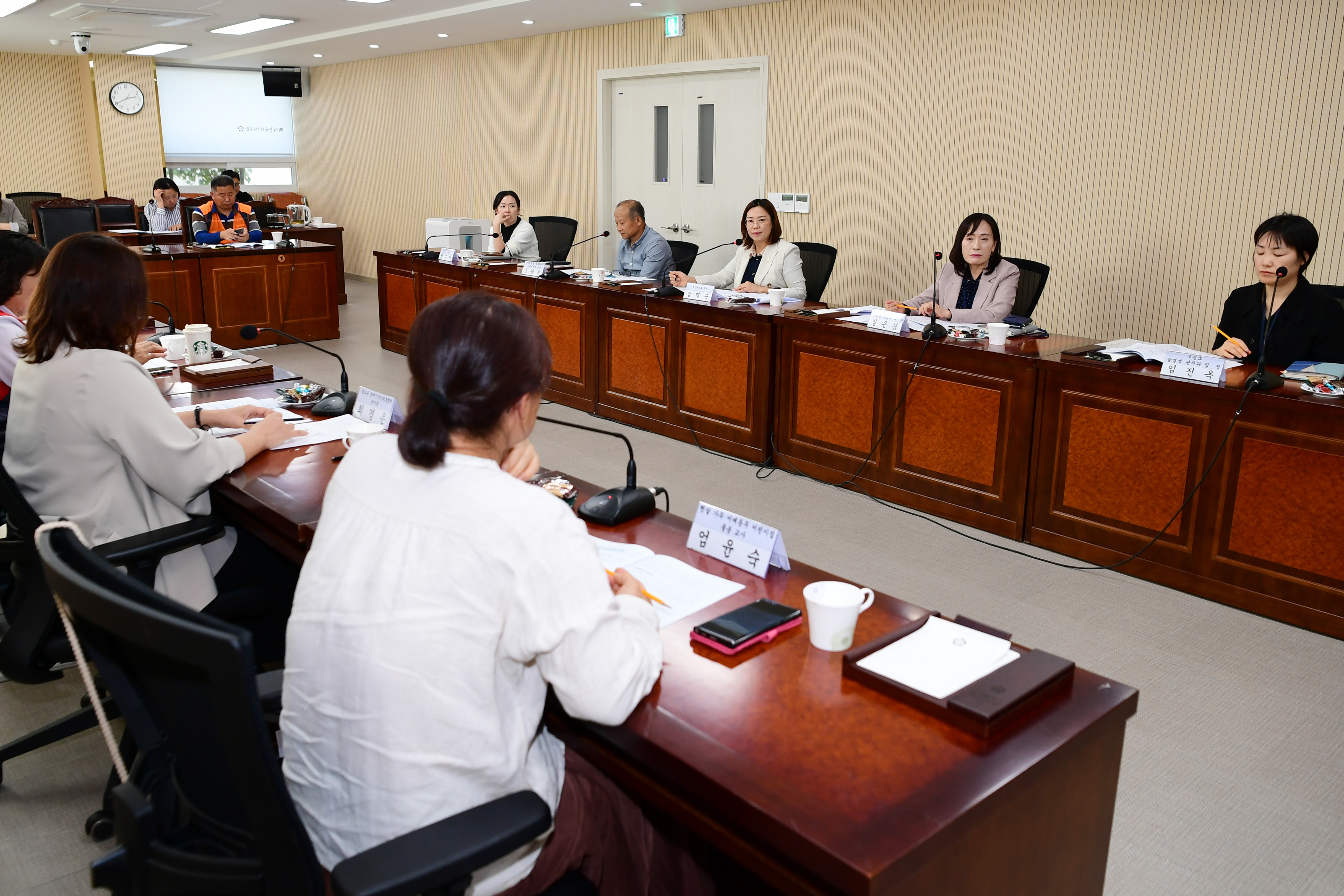  광산구의회, ‘필수노동자’ 인플루엔자 예방접종 지원방안 논의 첨부이미지 : 2-2_20231005_광산구의회, ‘필수노동자’ 인플루엔자 예방접종 지원방안 논의.jpg