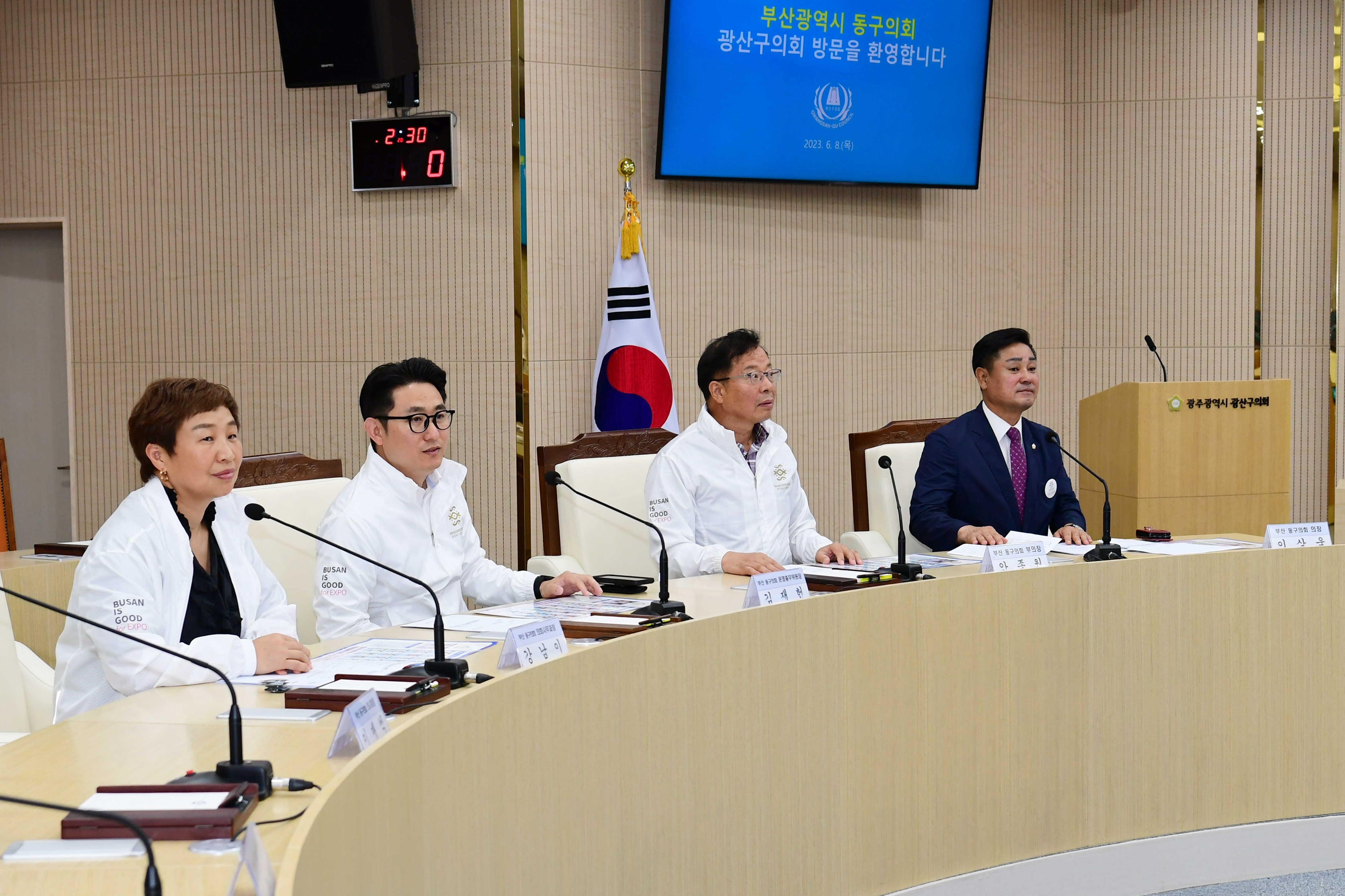 광산구의회, ‘부산 동구의회’와 고향사랑기부금 상호 기탁 첨부이미지 : 2-2_20230608_광산구의회, ‘부산 동구의회’와 고향사랑기부금 상호 기탁.JPG