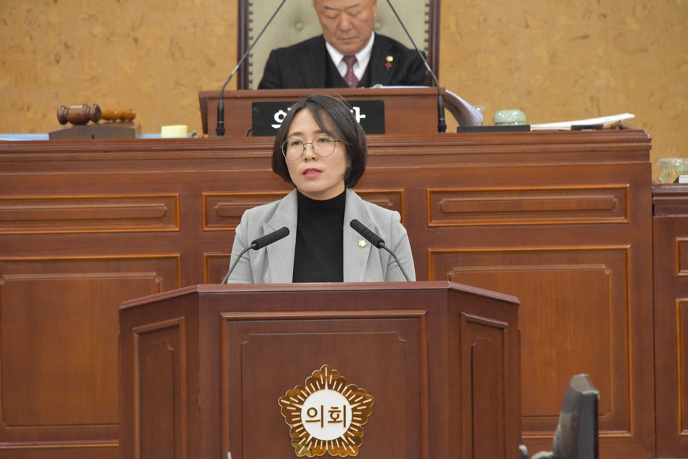 광산구의회 이귀순 의원, 구정질문 통해 어린이 보호구역 및 어린이 공원 문제 지적 첨부이미지 : s20191209 제251회 제2차 정례회 2차 본회의 구정질문_이귀순의원(2).JPG