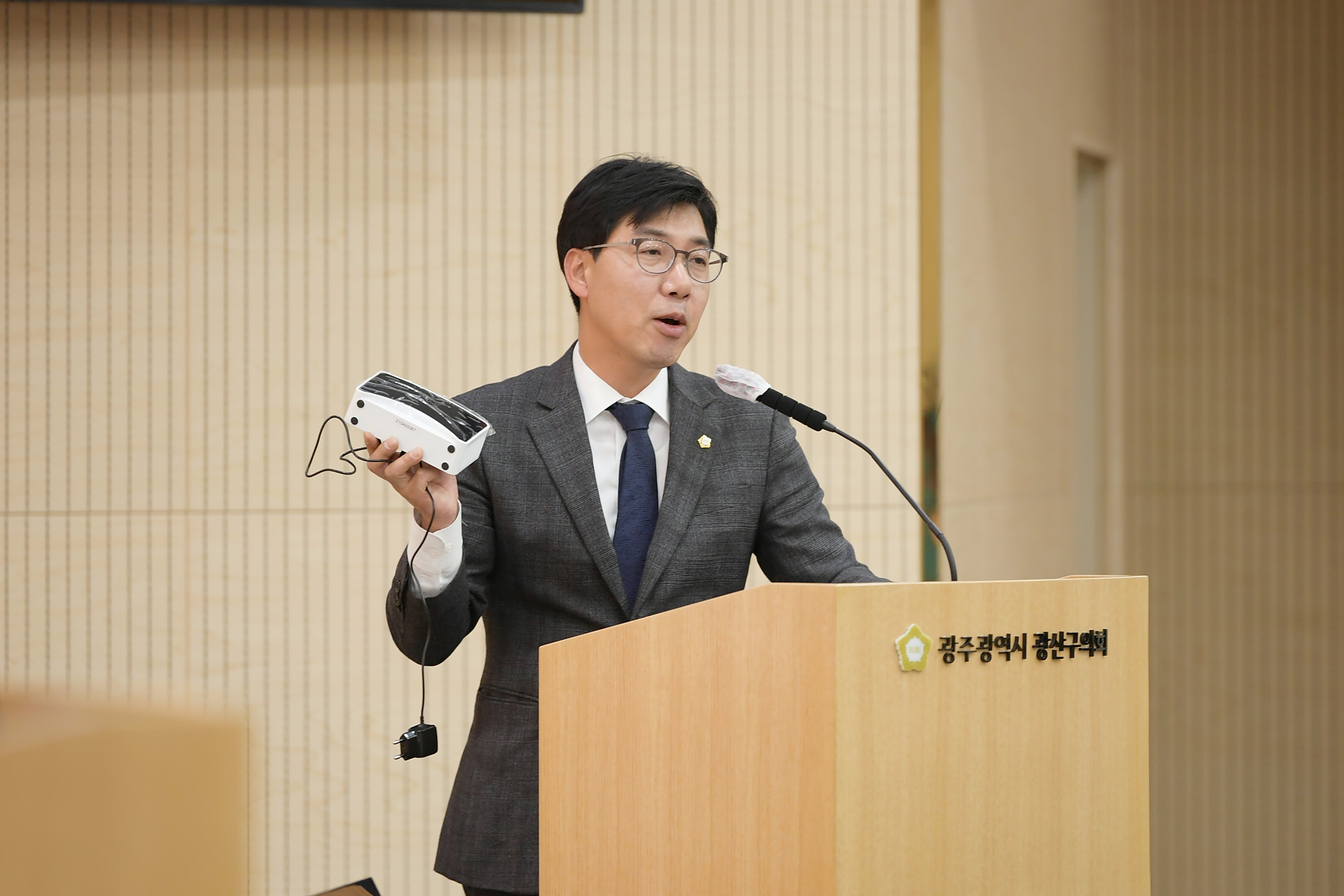 윤영일 광산구의원, ‘공공 앱·공유주차장 운영’ 문제 제기 첨부이미지 : 3-1_20221208_제276회 정례회 제2차 본회의 윤영일 의원 구정질문.JPG