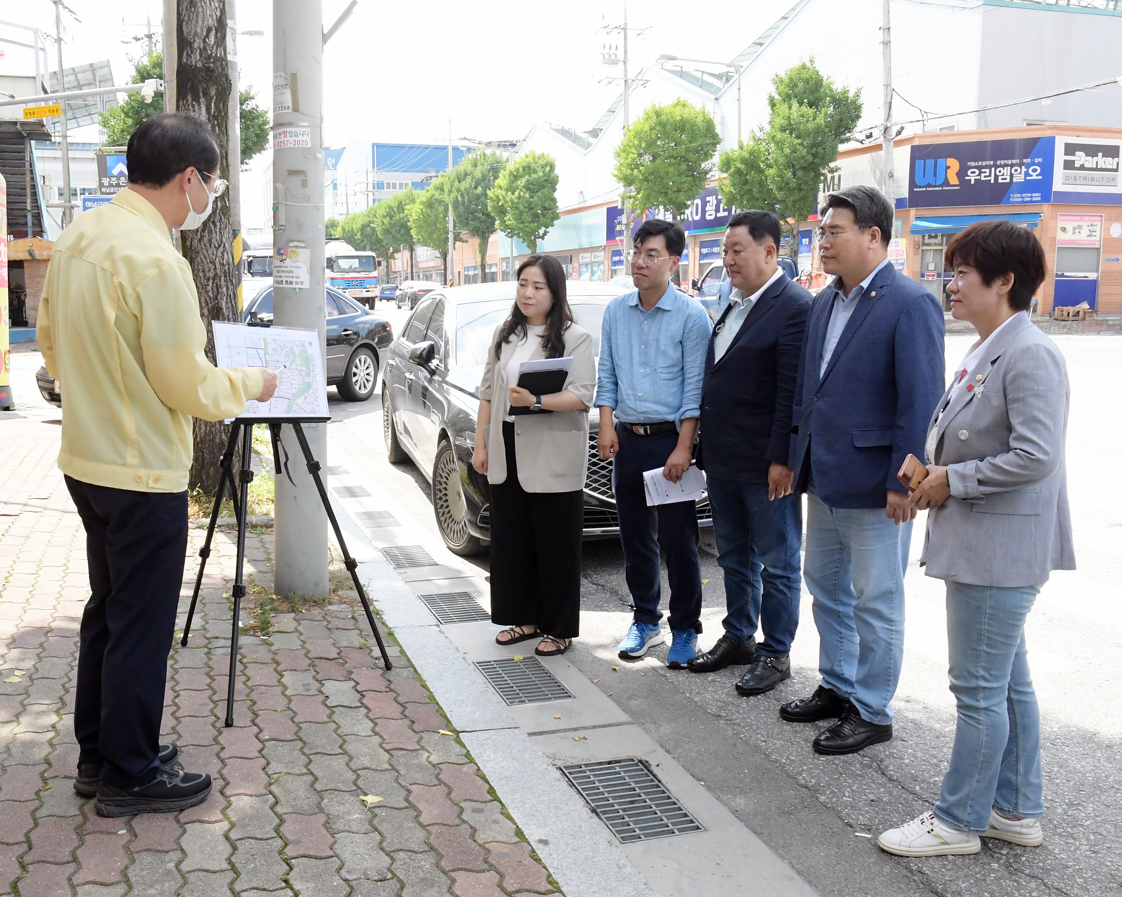 광산구의회 시민안전위원회 현장 의정활동 첫 행보 첨부이미지 : 20220722 시민안전위원회 현장활동 제273회 임시회 중_하남산단4번로 일원.JPG