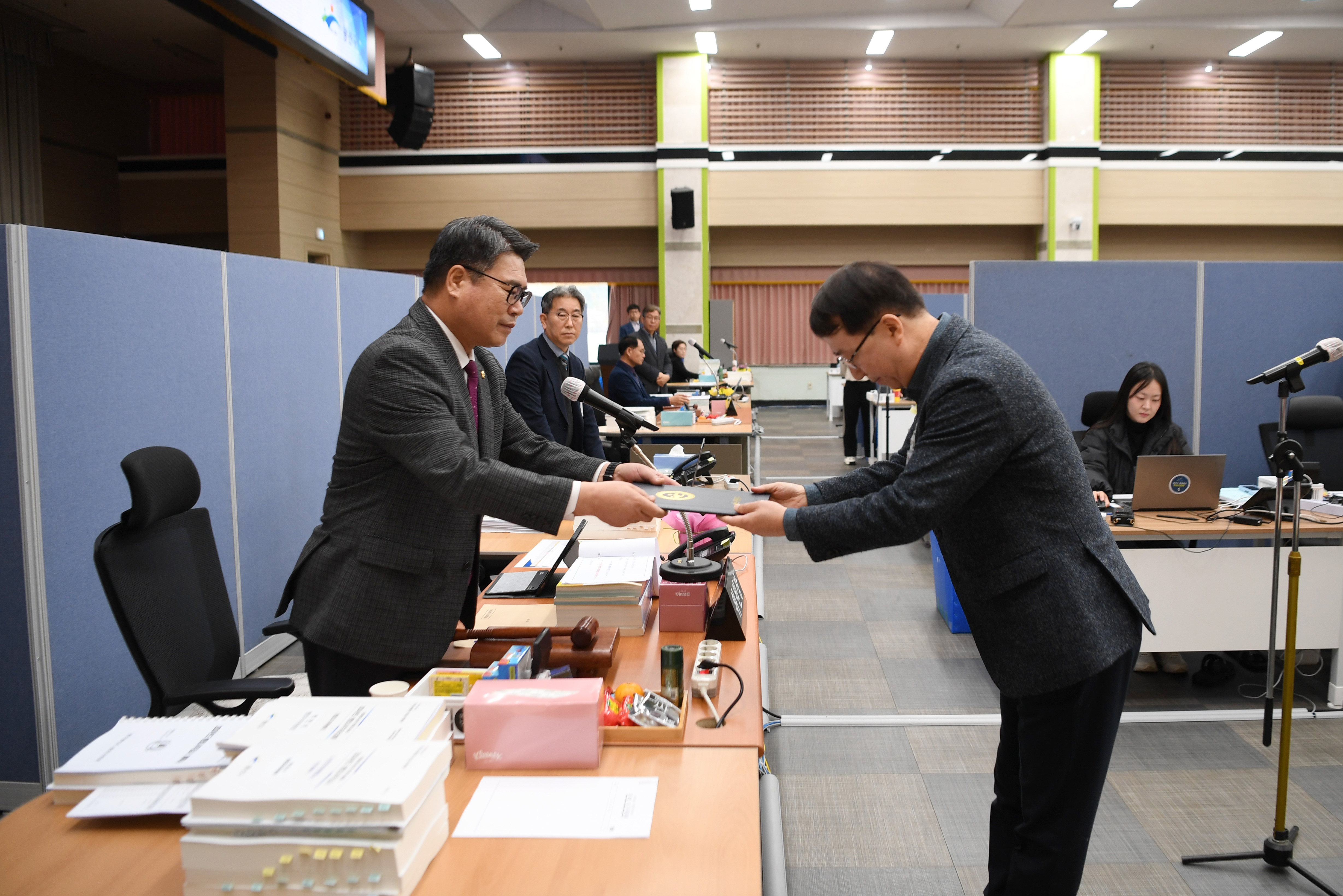 2024년도 행정사무감사 행정자치위원회 1일차 첨부이미지 : 20241128 2024년 행정사무감사 실시선언_행정자치위원회 (4) .jpg