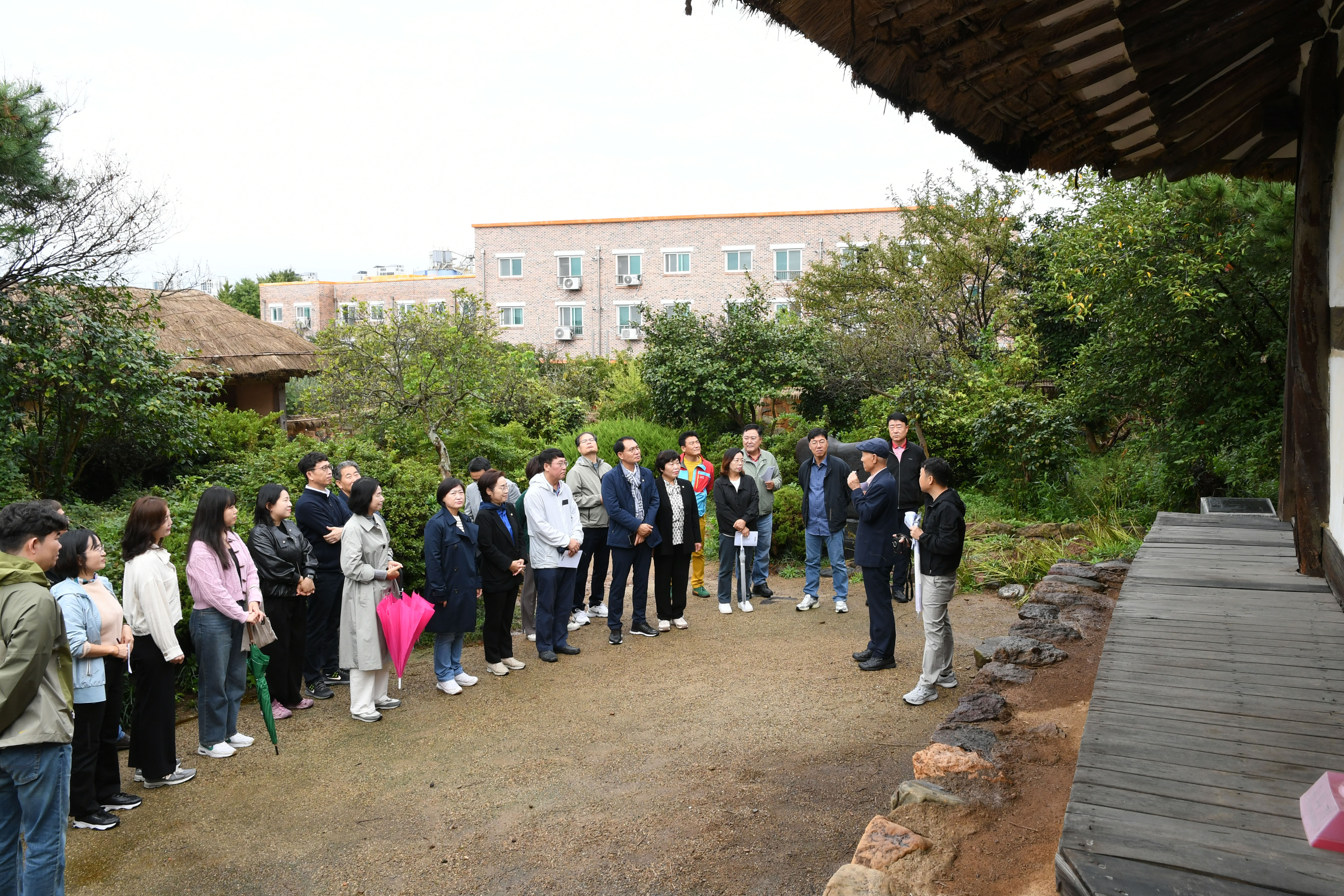 광산구의회, 문화유적지 현장답사 실시 첨부이미지 : 2-1_20241022_광산구의회, 문화유적지 현장답사 실시.jpg