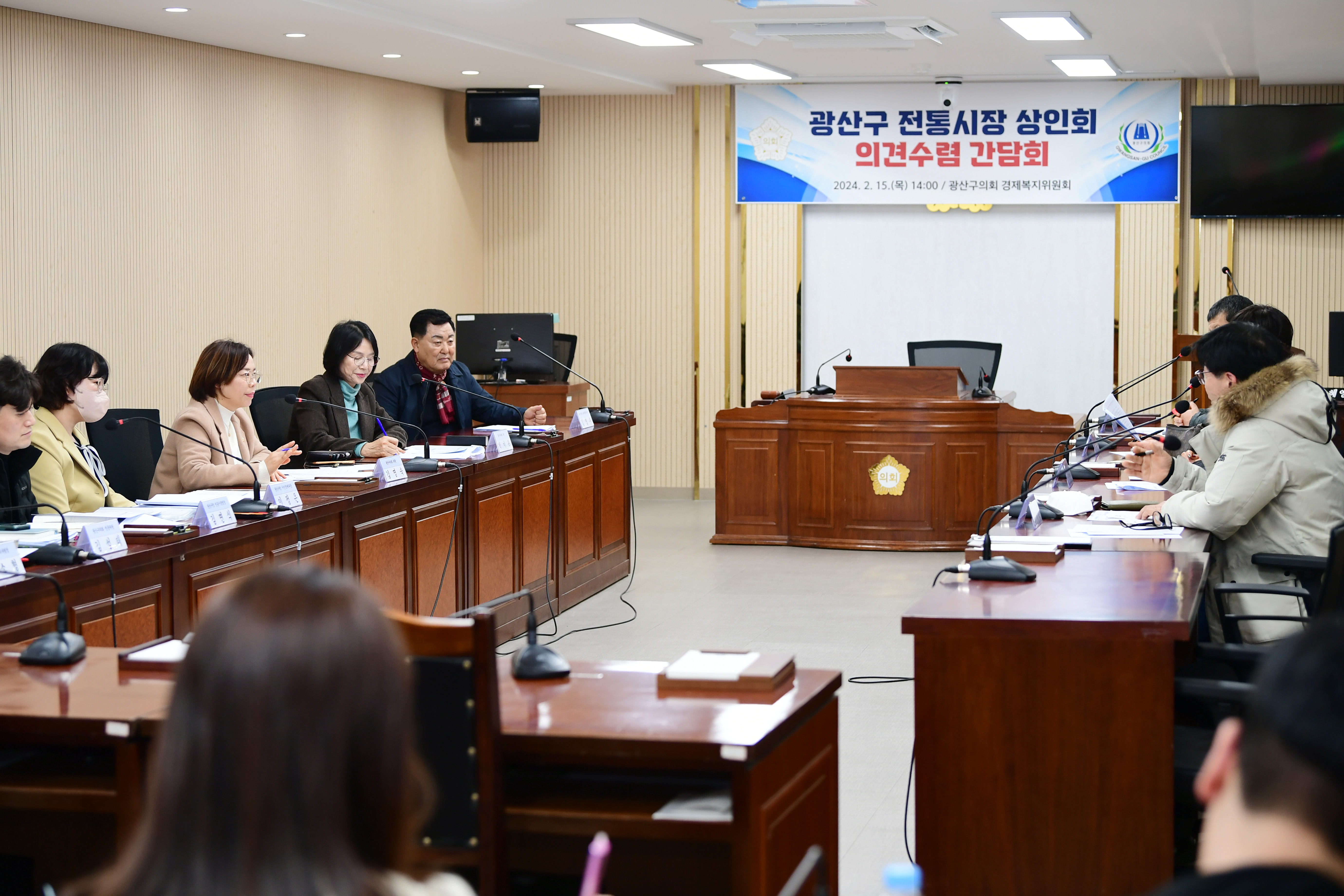 광산구의회, ‘전통시장 활성화’ 위해 상인들과 머리 맞대 첨부이미지 : 2-1_20240216_광산구의회, ‘전통시장 활성화' 위해 상인들과 머리 맞대.jpg