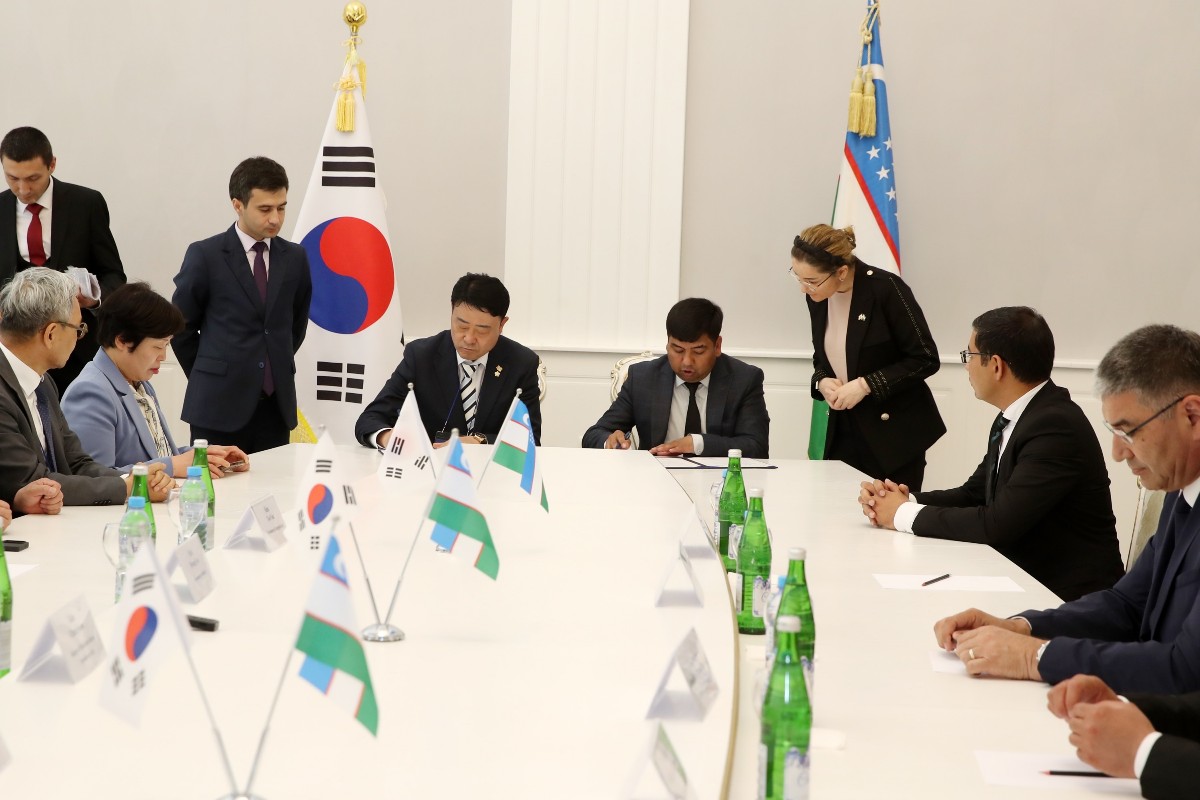 광산구의회, 우즈벡 시르다리야주의회와 ‘우호 교류’ 협정 체결 첨부이미지 : 2-1_20240422_광산구의회, 우즈벡 시르다리야주의회와 ‘우호 교류’ 협정 체결.jpeg