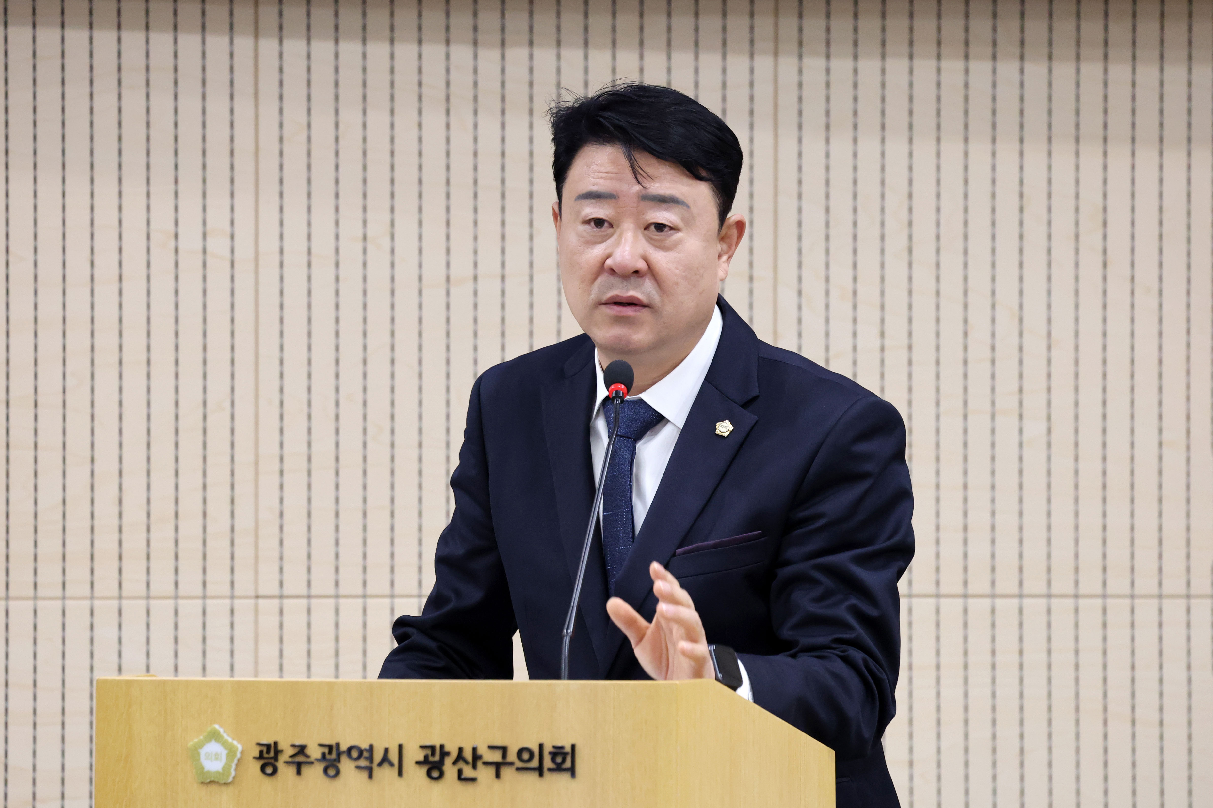 김태완 광산구의원, 핵심 현안 속 광산구 역할 작심 질의 첨부이미지 : 2-1_제301회 광산구의회 정례회 제3차 본회의 구정질문_김태완 의원.jpg