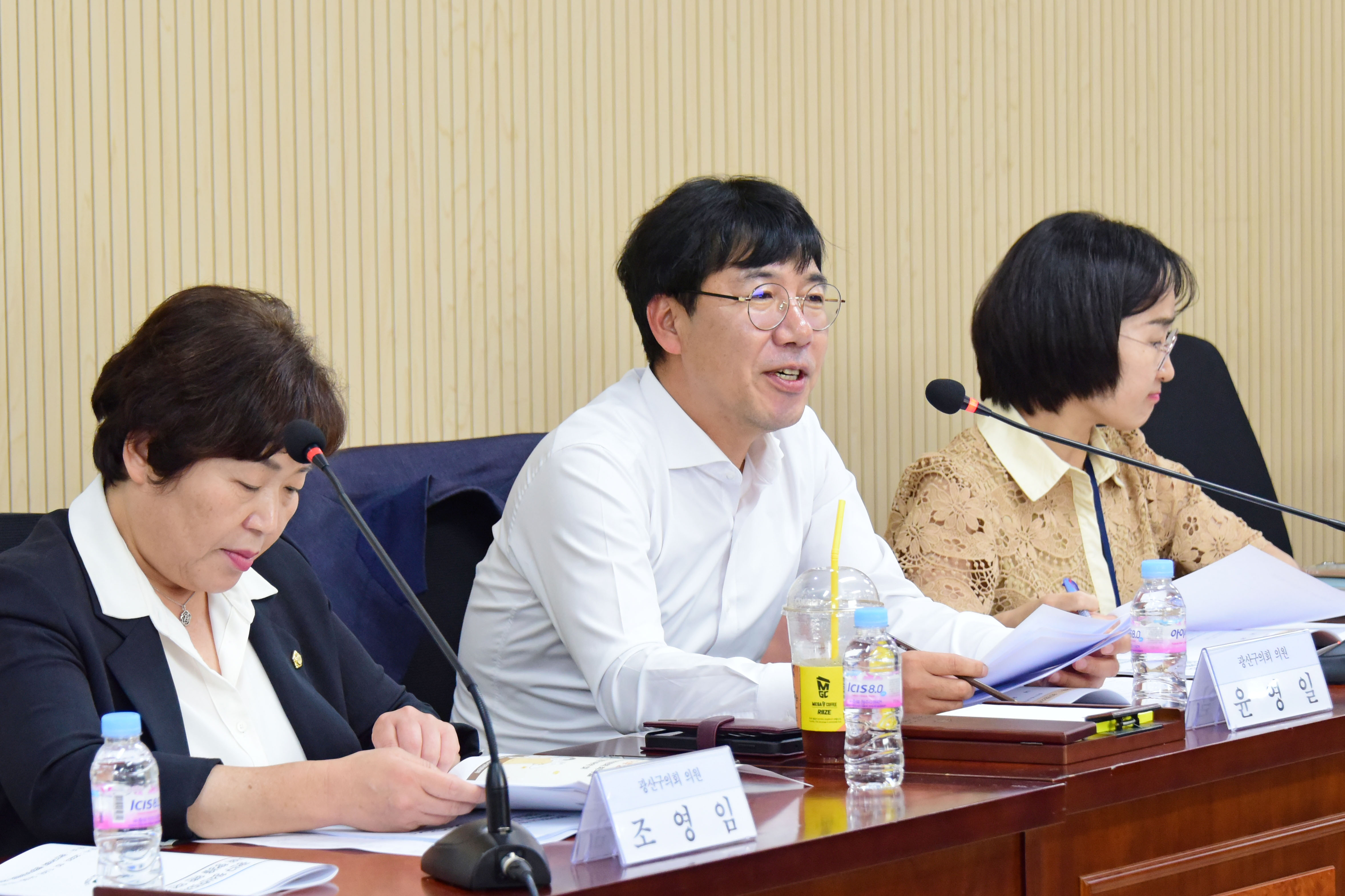 광산구의회, '청소년지도자 처우·지위 향상' 의견 간담회 첨부이미지 : 2-2_20251002_광산구의회, ‘청소년지도자 처우·지위 향상’ 의견 청취 간담회.jpg