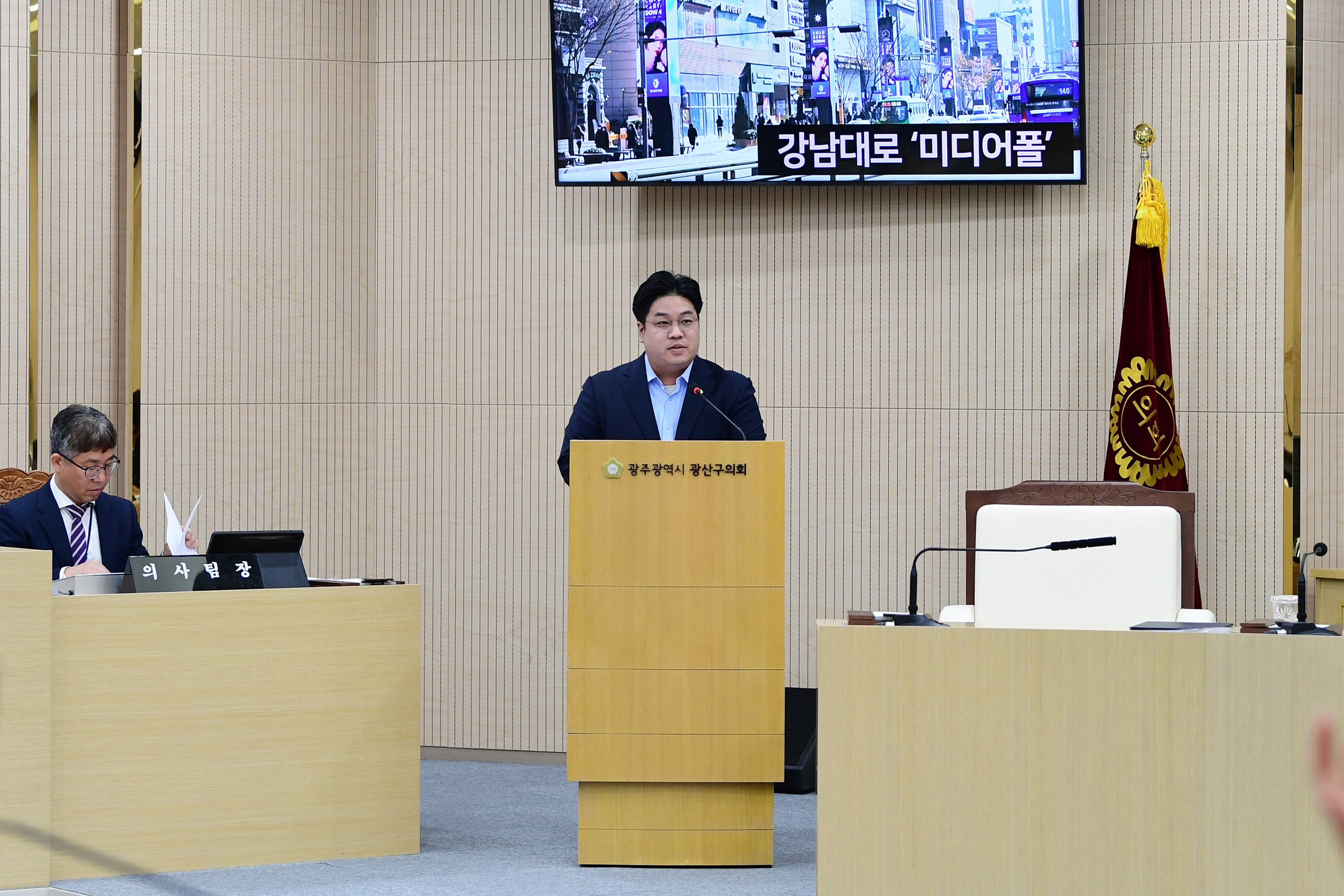 박해원 광산구의원, 광산구 옥외광고물 자유표시구역 지정 촉구 첨부이미지 : 2-2_제300회 광산구의회 임시회 제2차 본회의 5분자유발언_박해원 의원.jpg